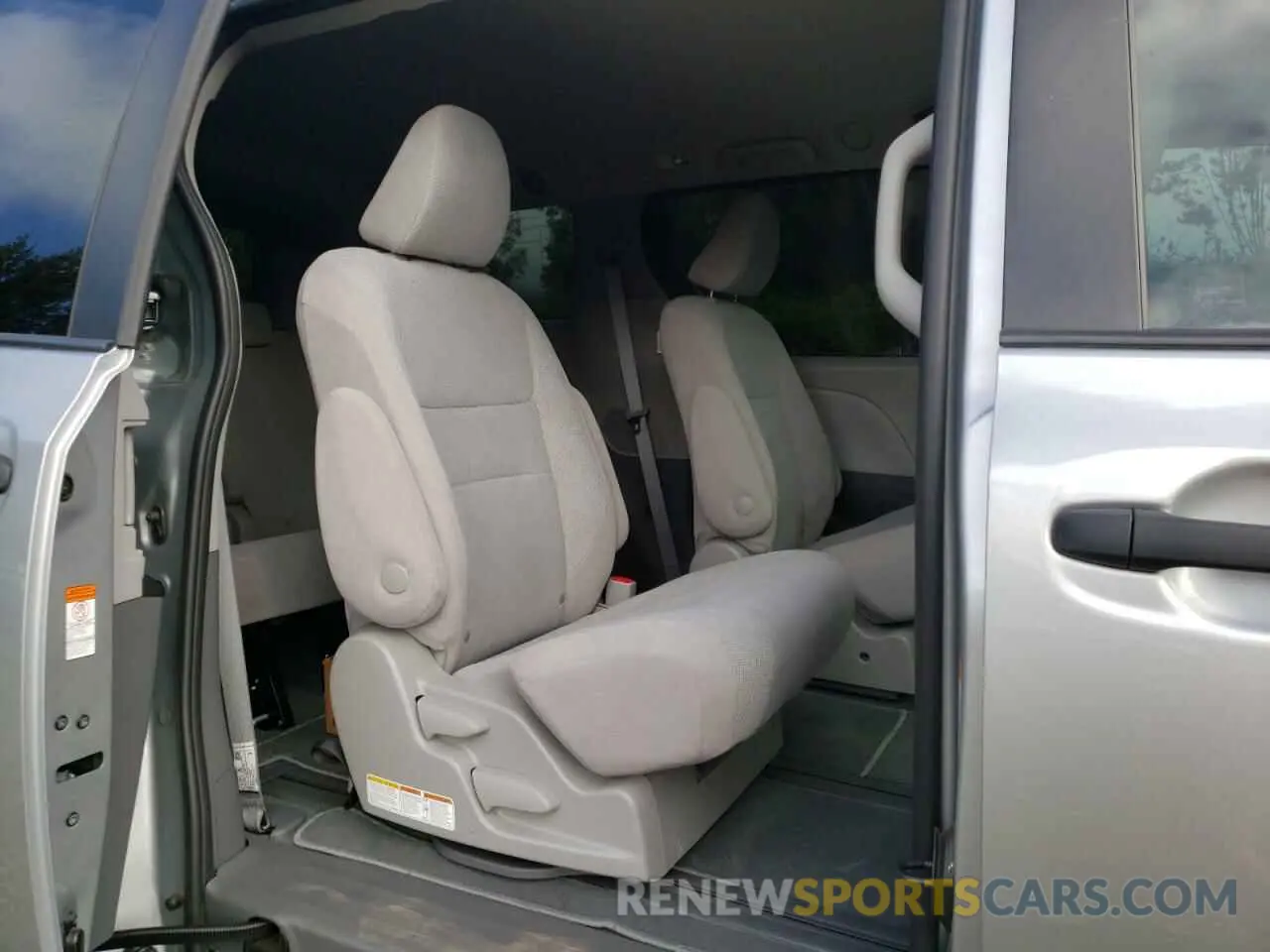5 fotografías del automóvil dañado 5TDZZ3DC5LS072218 TOYOTA SIENNA 2020