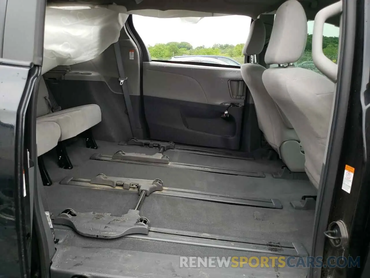11 fotografías del automóvil dañado 5TDZZ3DC6LS080599 TOYOTA SIENNA 2020