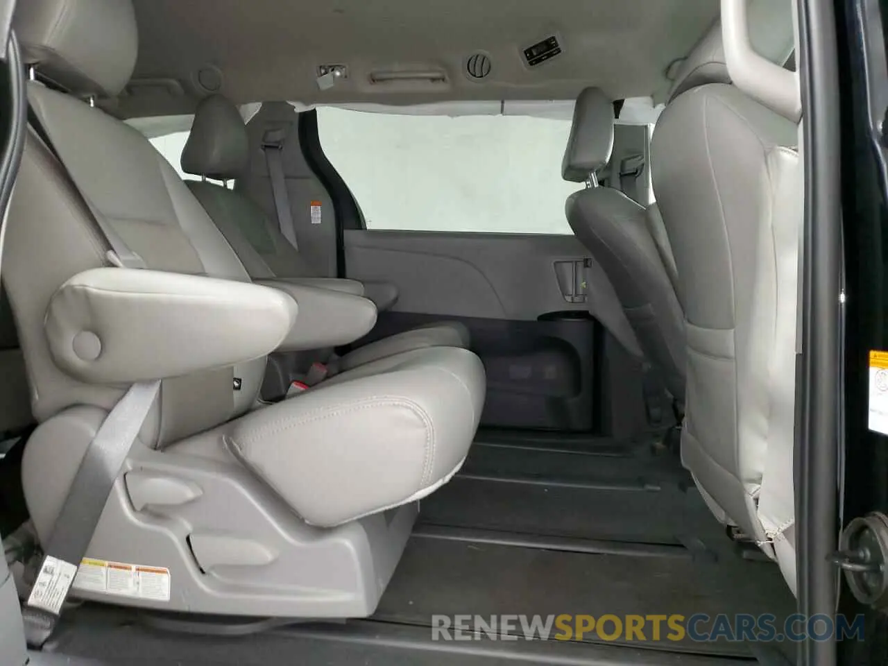 11 fotografías del automóvil dañado 5TDZZ3DC6LS083079 TOYOTA SIENNA 2020