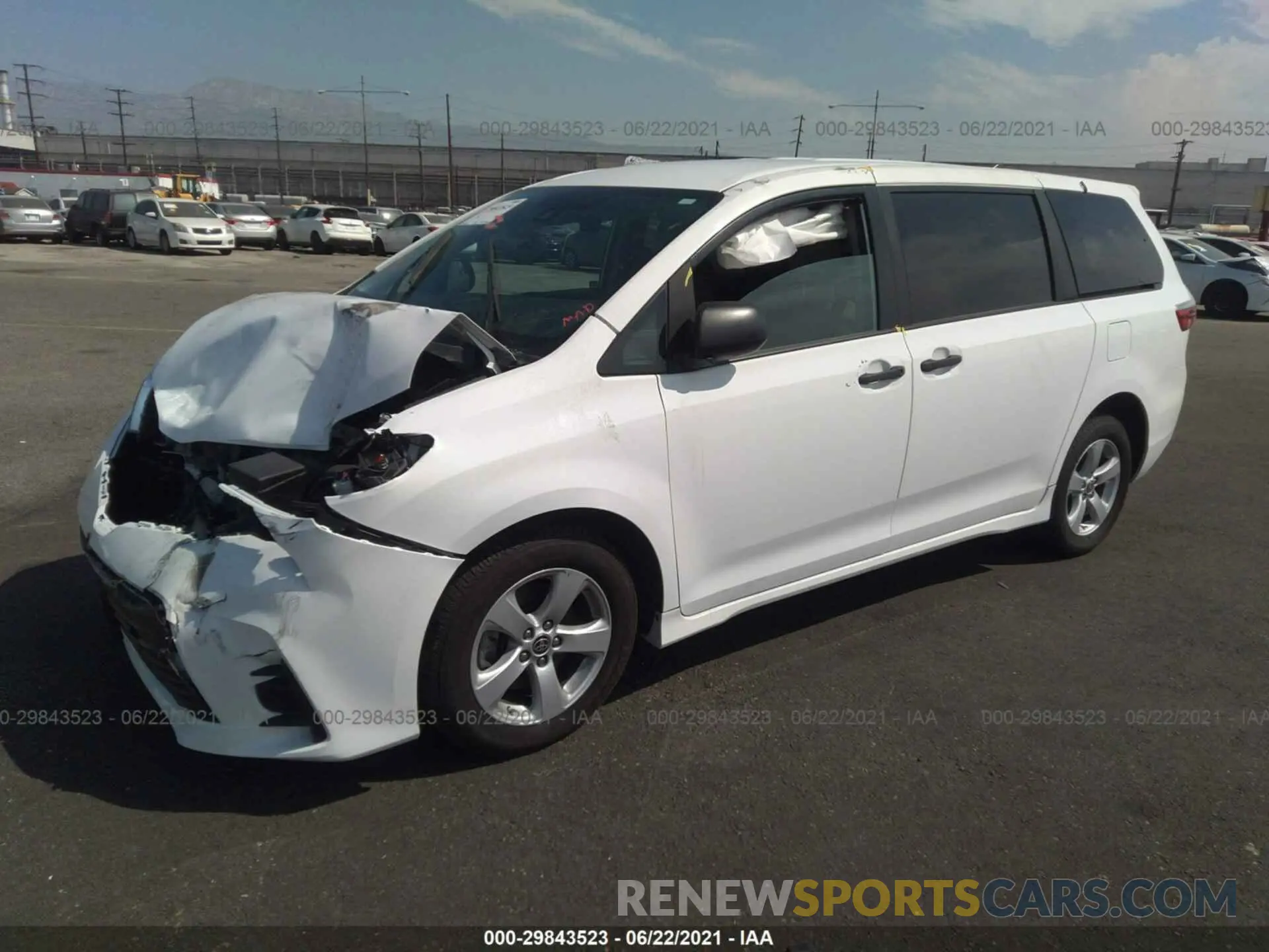 2 fotografías del automóvil dañado 5TDZZ3DC7LS061530 TOYOTA SIENNA 2020