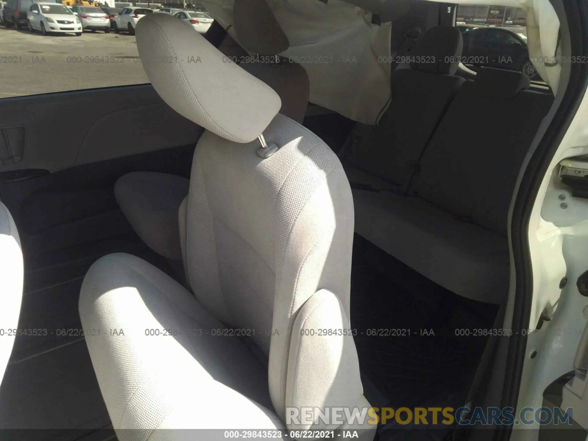 8 fotografías del automóvil dañado 5TDZZ3DC7LS061530 TOYOTA SIENNA 2020