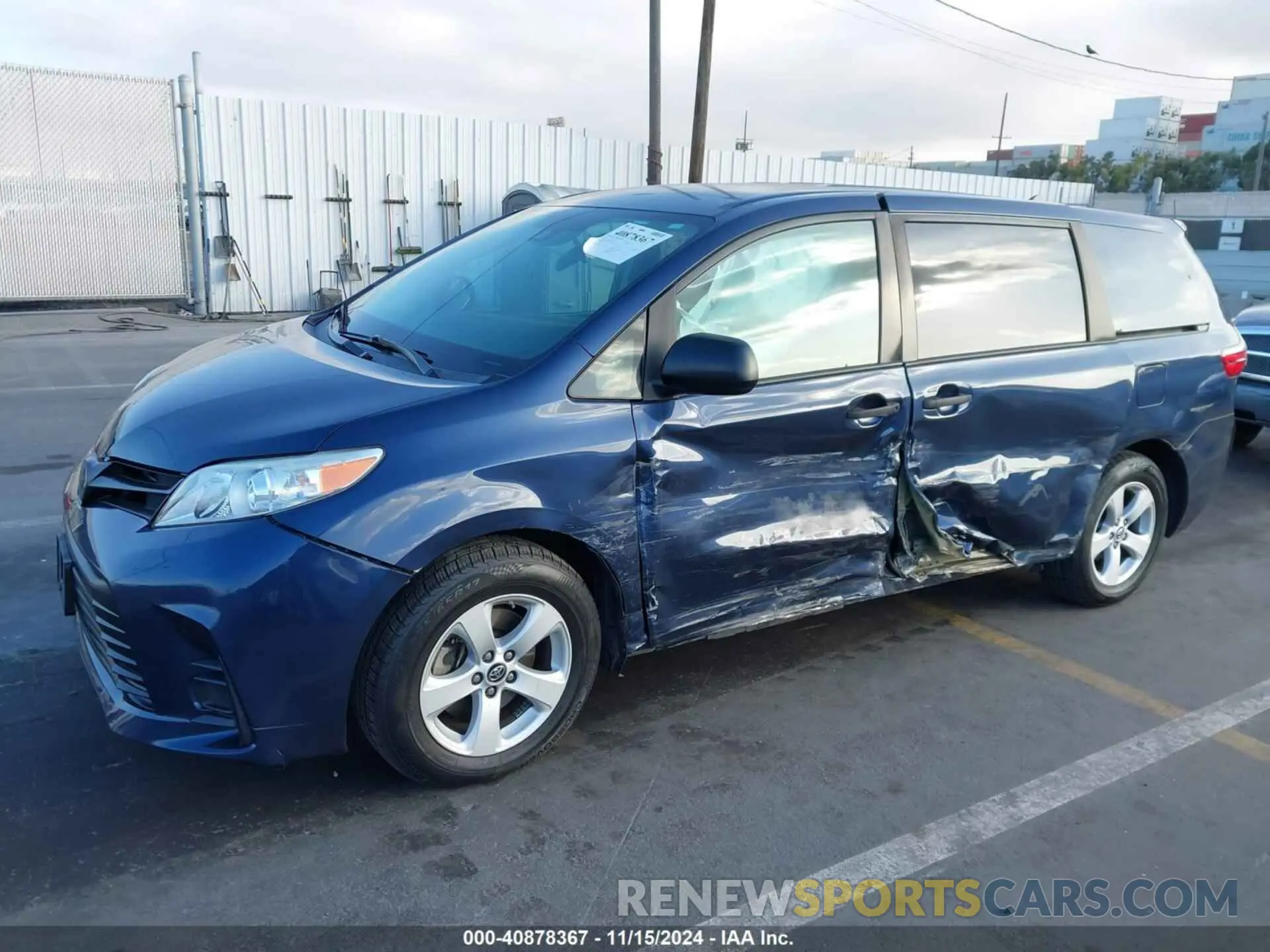 2 fotografías del automóvil dañado 5TDZZ3DC9LS047001 TOYOTA SIENNA 2020