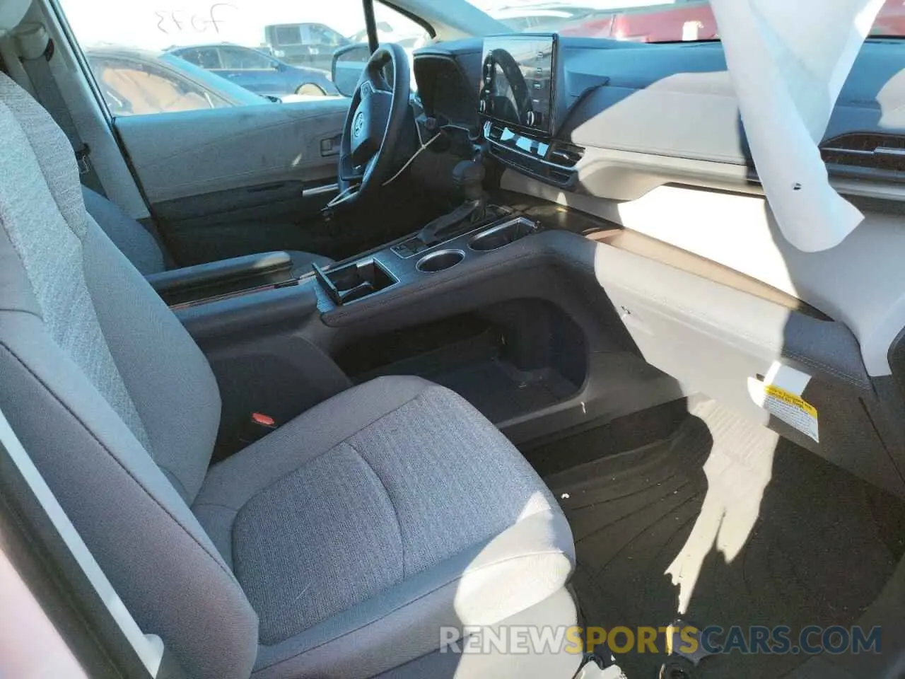 5 fotografías del automóvil dañado 5TDBRKEC8MS064061 TOYOTA SIENNA 2021