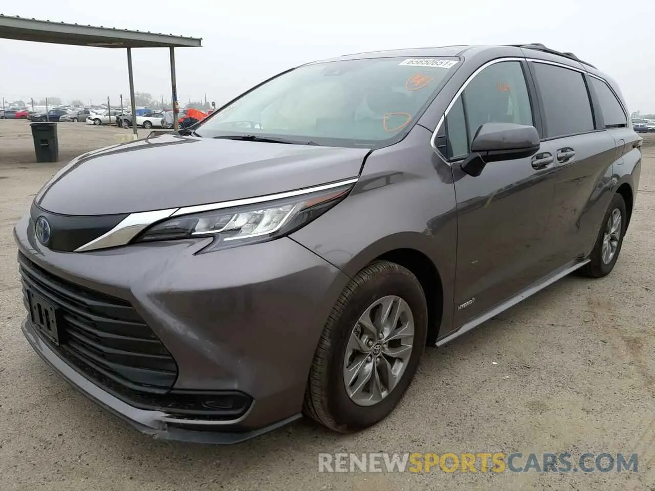 2 fotografías del automóvil dañado 5TDBRKECXMS009689 TOYOTA SIENNA 2021