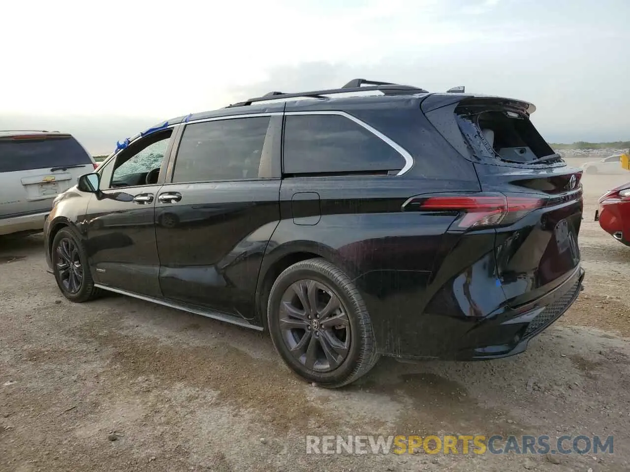 2 fotografías del automóvil dañado 5TDDRKEC0MS002338 TOYOTA SIENNA 2021