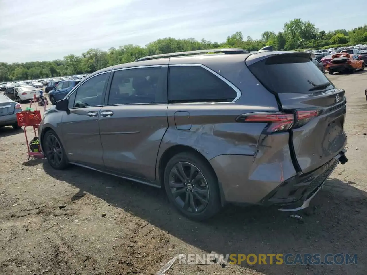 2 fotografías del automóvil dañado 5TDDRKEC0MS023190 TOYOTA SIENNA 2021