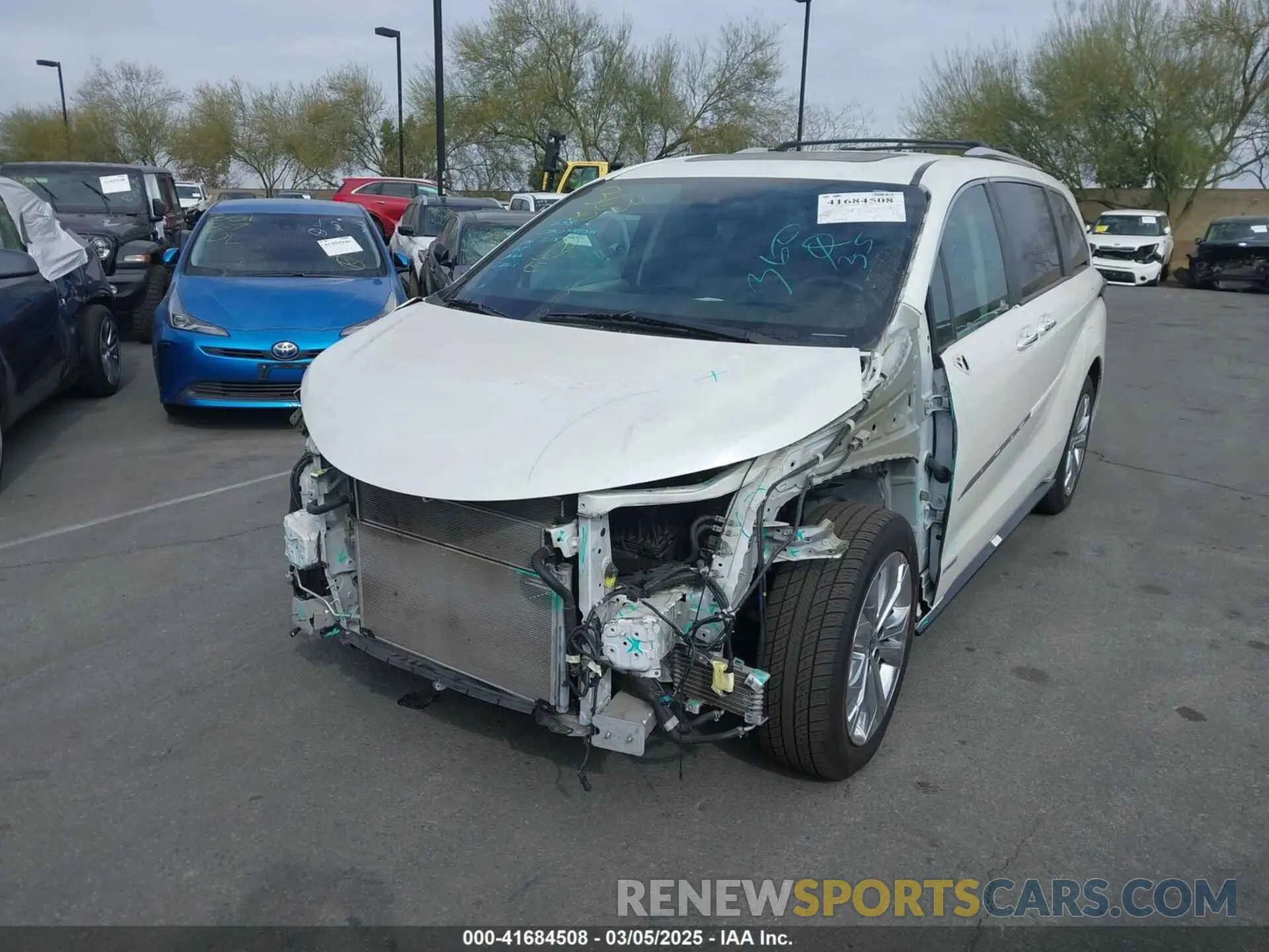 2 fotografías del automóvil dañado 5TDERKEC0MS009522 TOYOTA SIENNA 2021