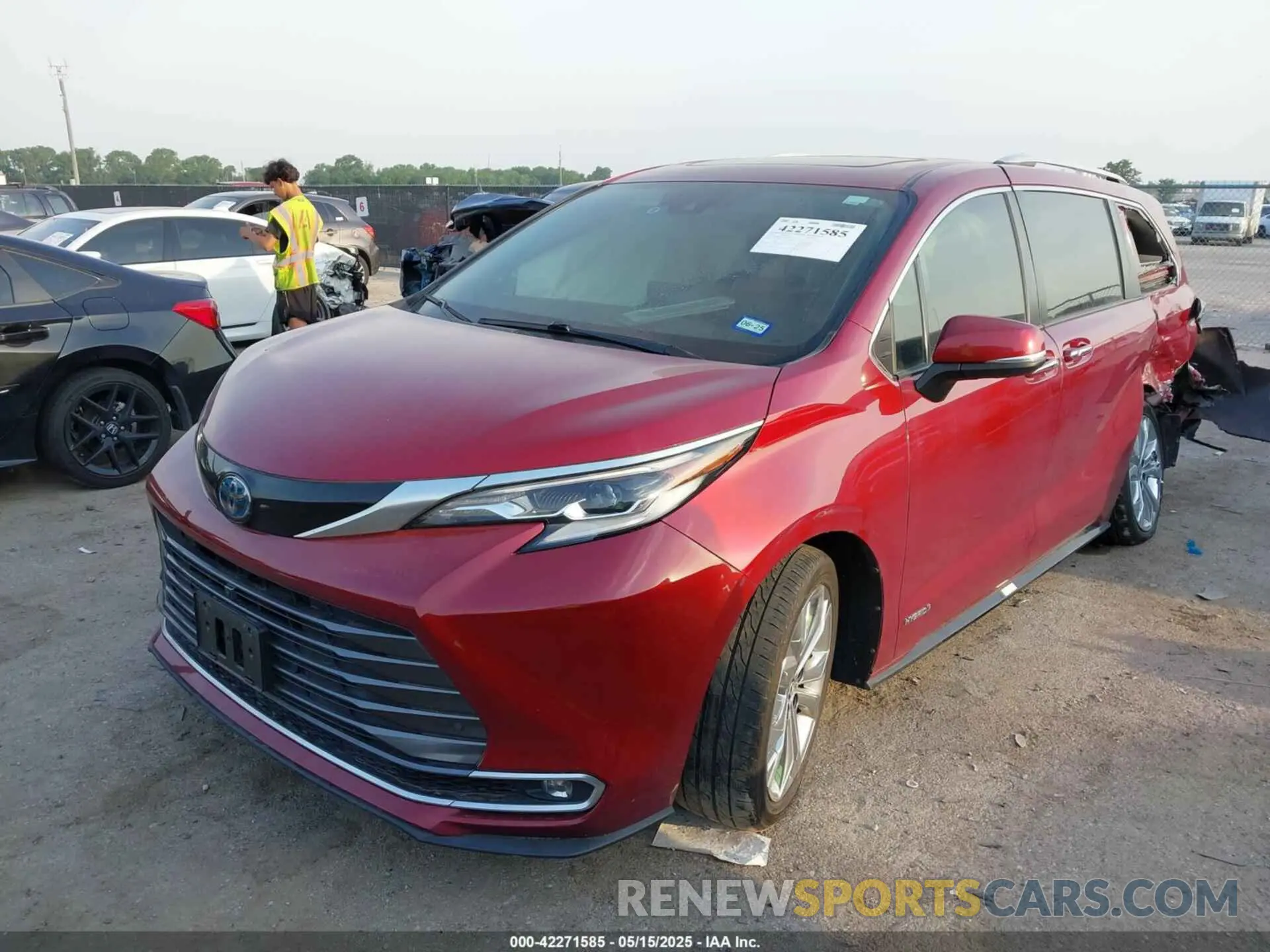 2 fotografías del automóvil dañado 5TDERKECXMS056234 TOYOTA SIENNA 2021
