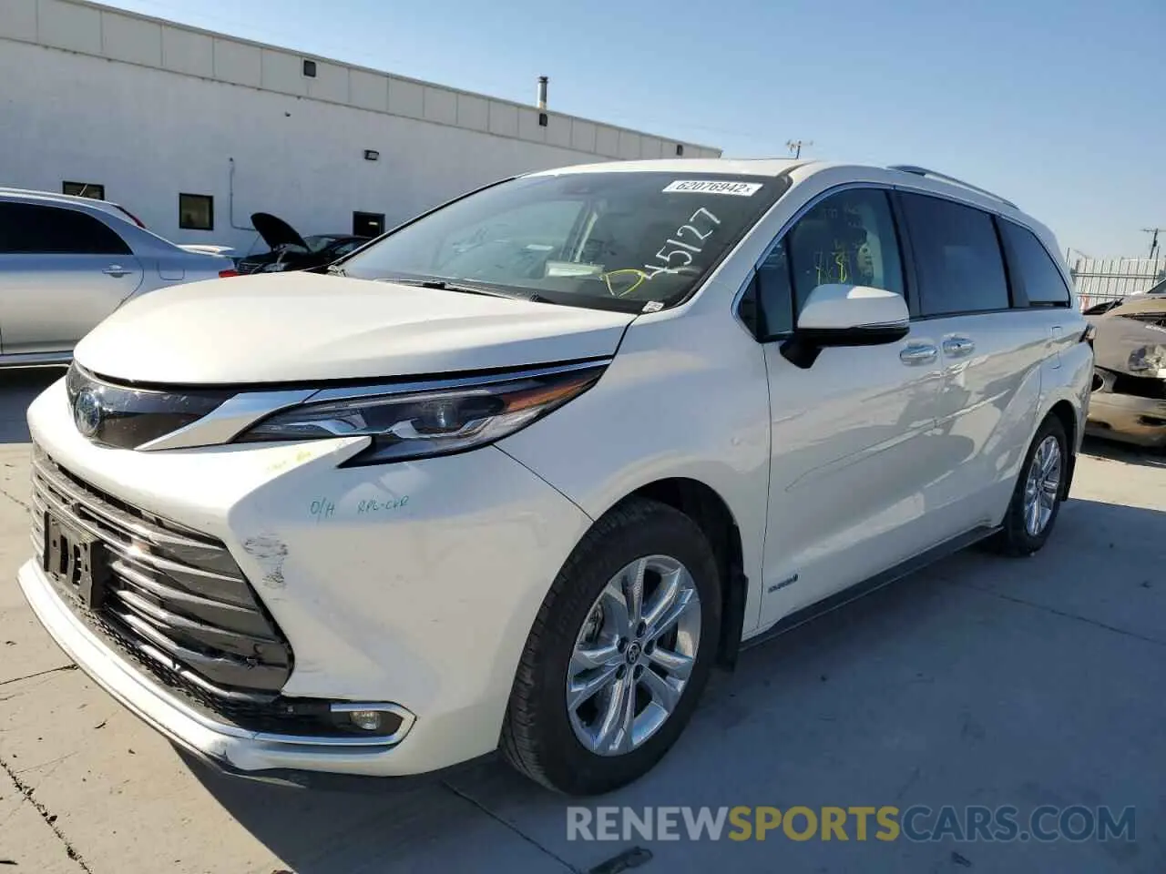 2 fotografías del automóvil dañado 5TDESKFC0MS015789 TOYOTA SIENNA 2021