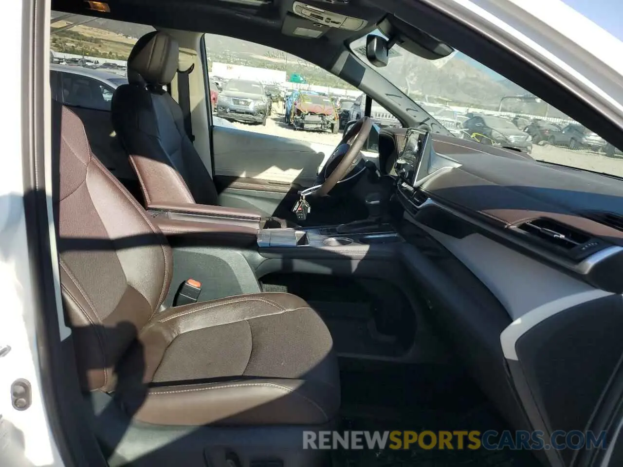 5 fotografías del automóvil dañado 5TDESKFC0MS015789 TOYOTA SIENNA 2021
