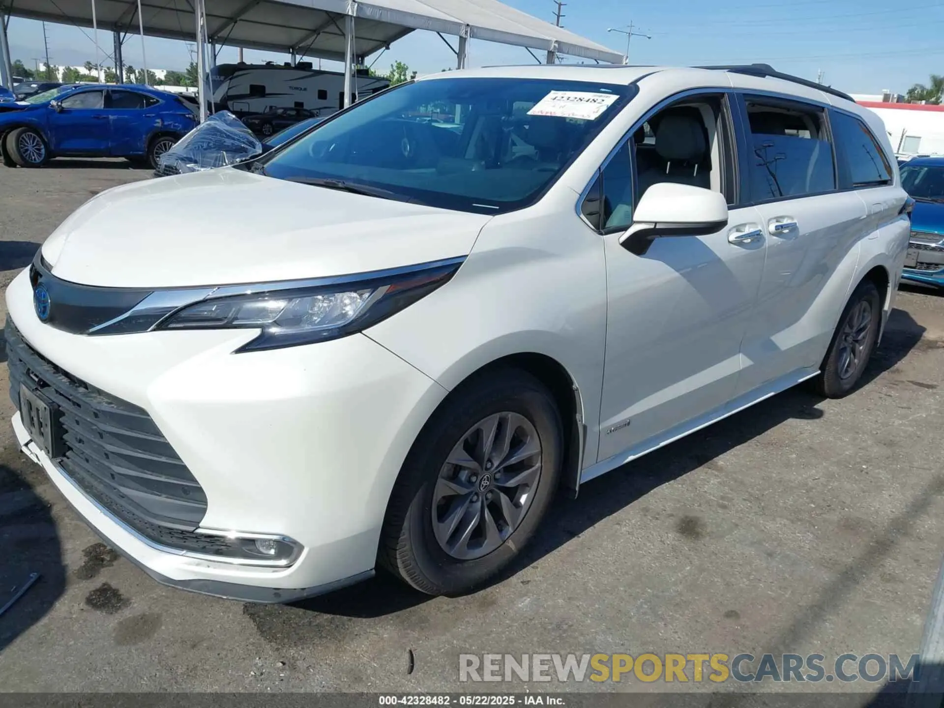 2 fotografías del automóvil dañado 5TDJRKEC7MS009306 TOYOTA SIENNA 2021