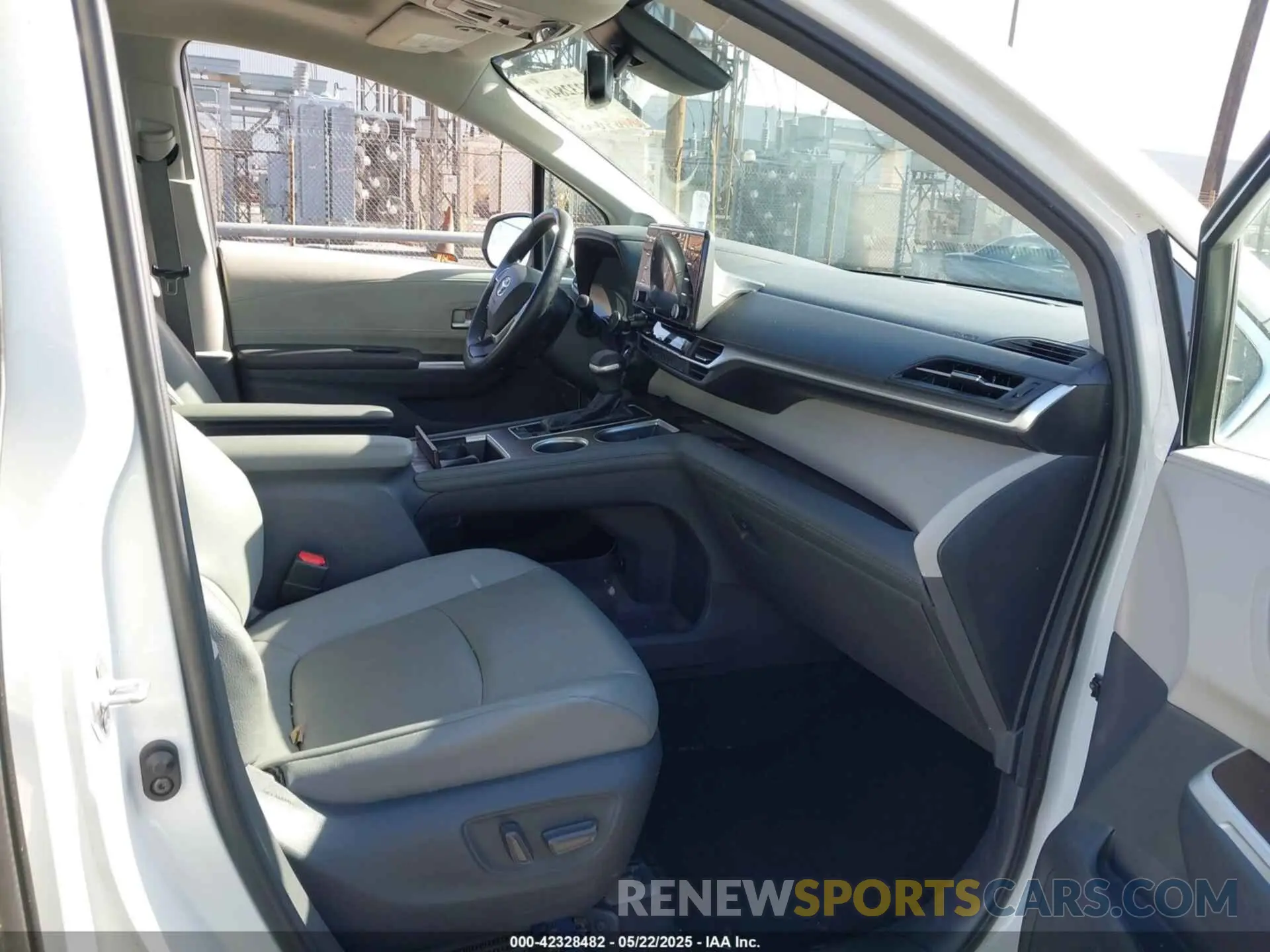 5 fotografías del automóvil dañado 5TDJRKEC7MS009306 TOYOTA SIENNA 2021
