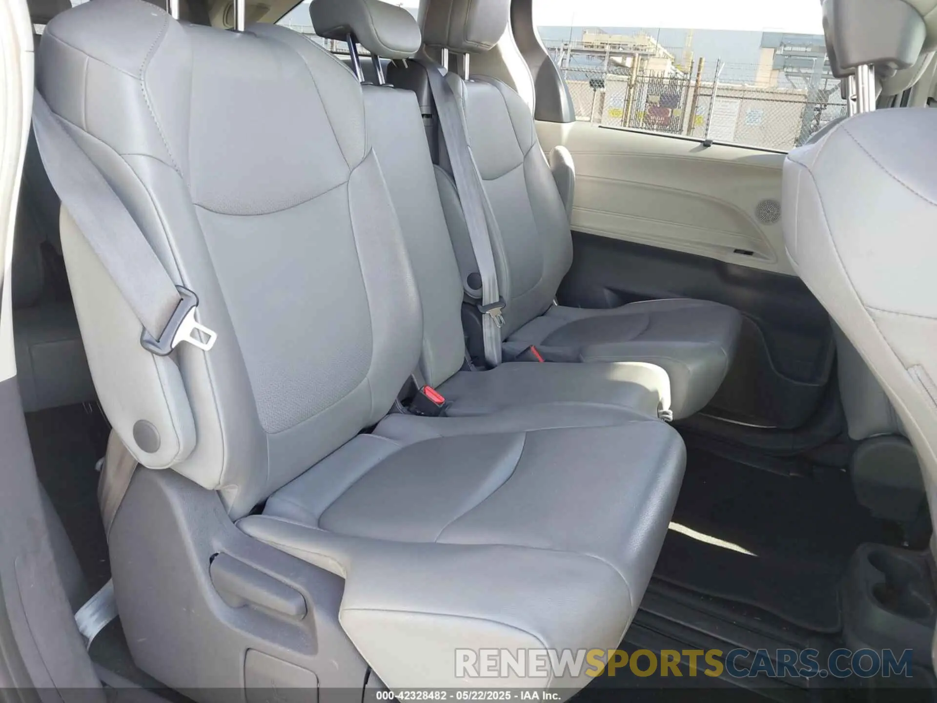 8 fotografías del automóvil dañado 5TDJRKEC7MS009306 TOYOTA SIENNA 2021