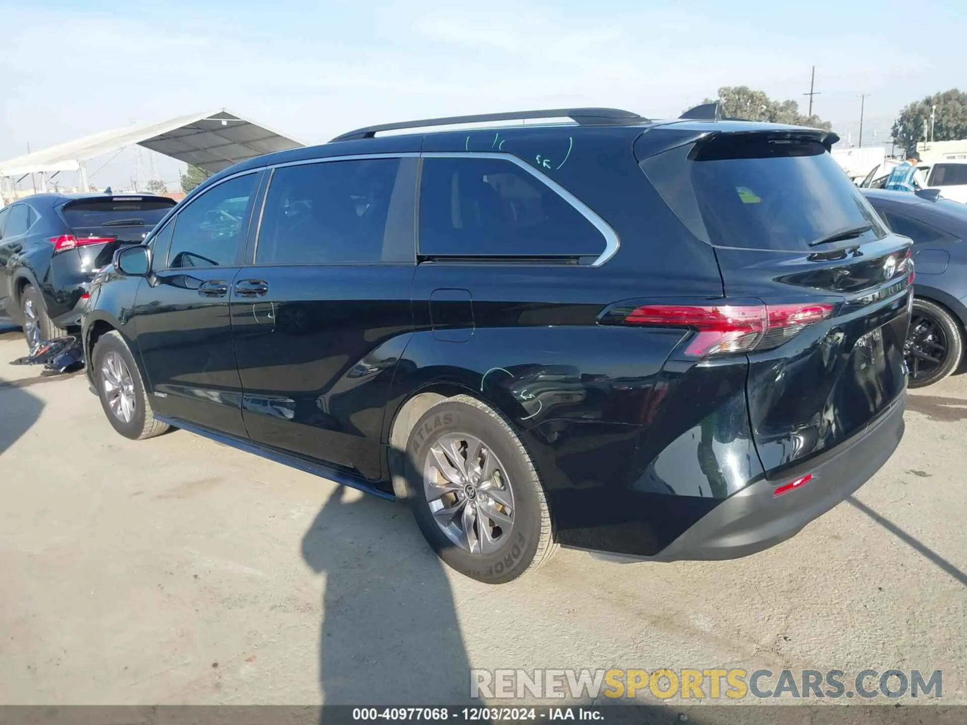 3 fotografías del automóvil dañado 5TDKRKEC0MS002654 TOYOTA SIENNA 2021