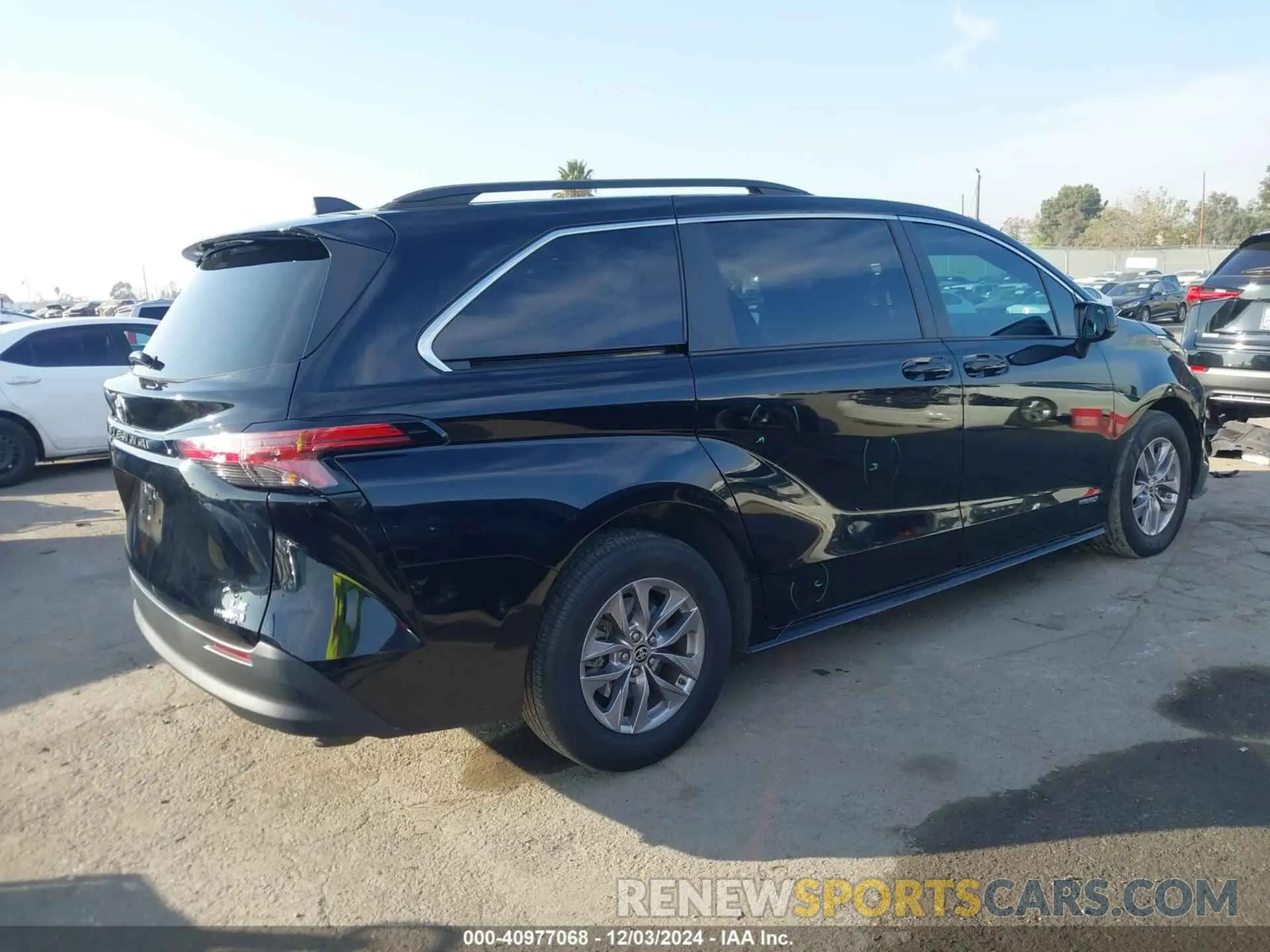 4 fotografías del automóvil dañado 5TDKRKEC0MS002654 TOYOTA SIENNA 2021