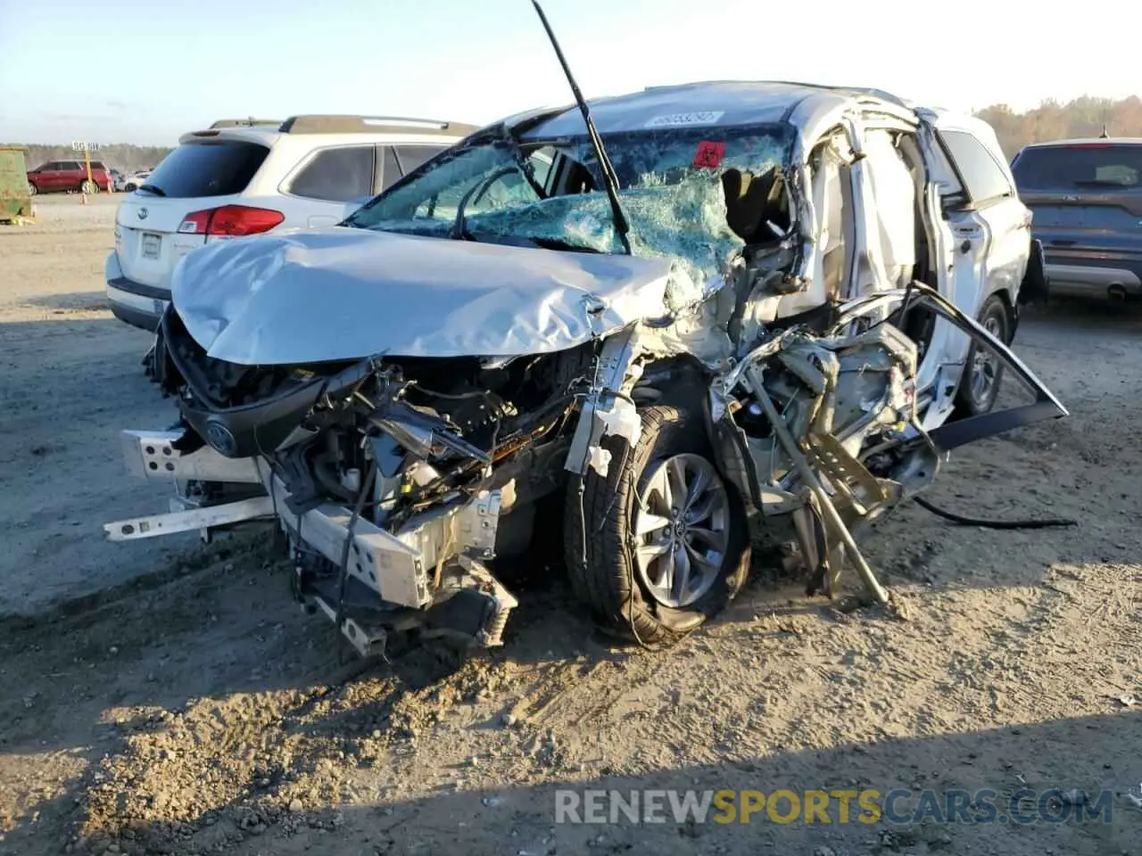 2 fotografías del automóvil dañado 5TDKRKEC1MS065200 TOYOTA SIENNA 2021