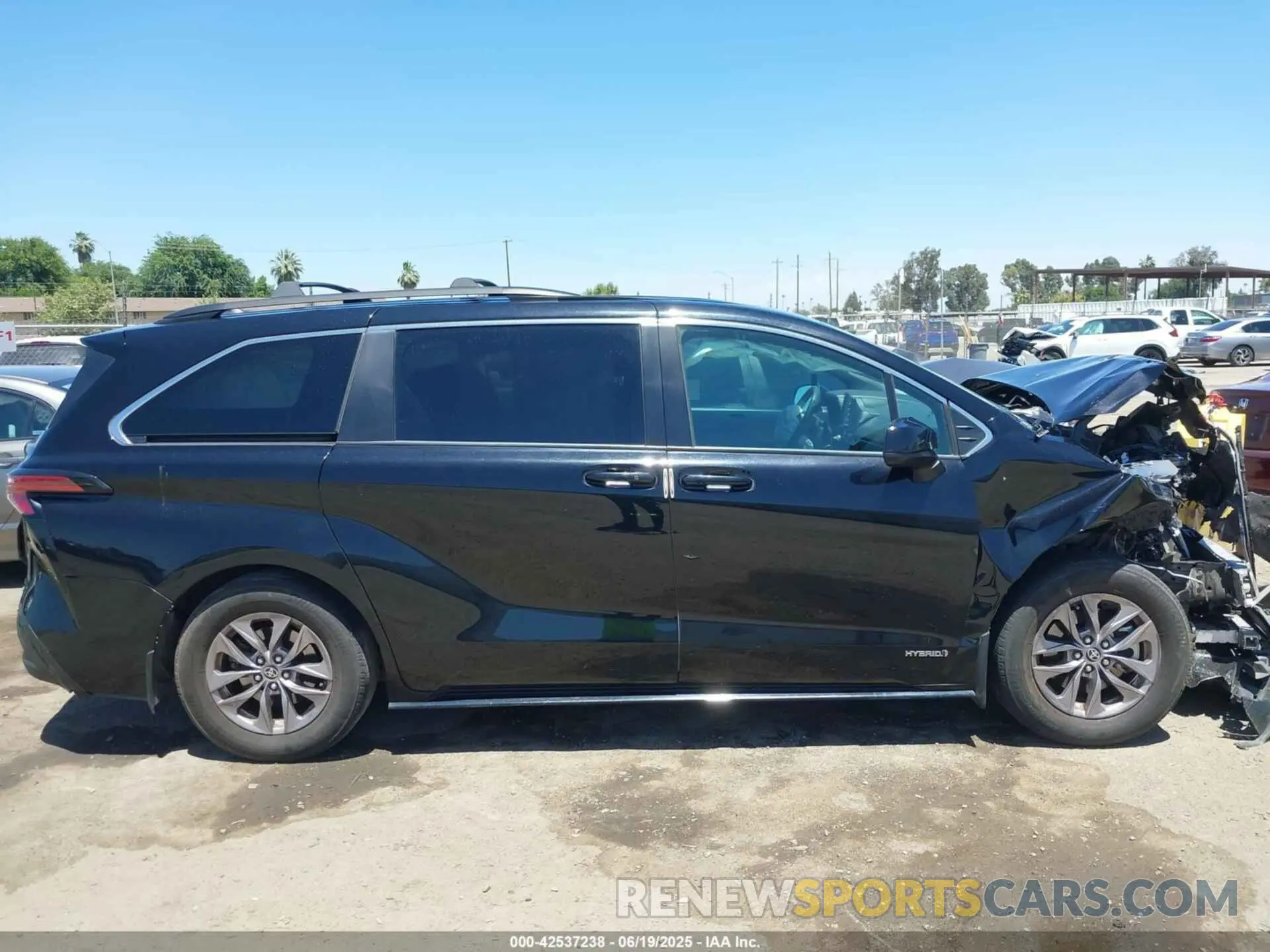 14 fotografías del automóvil dañado 5TDKRKEC3MS011073 TOYOTA SIENNA 2021