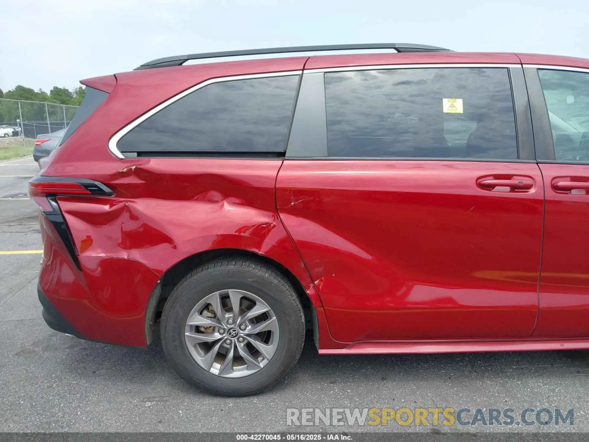 18 fotografías del automóvil dañado 5TDKRKEC6MS043676 TOYOTA SIENNA 2021