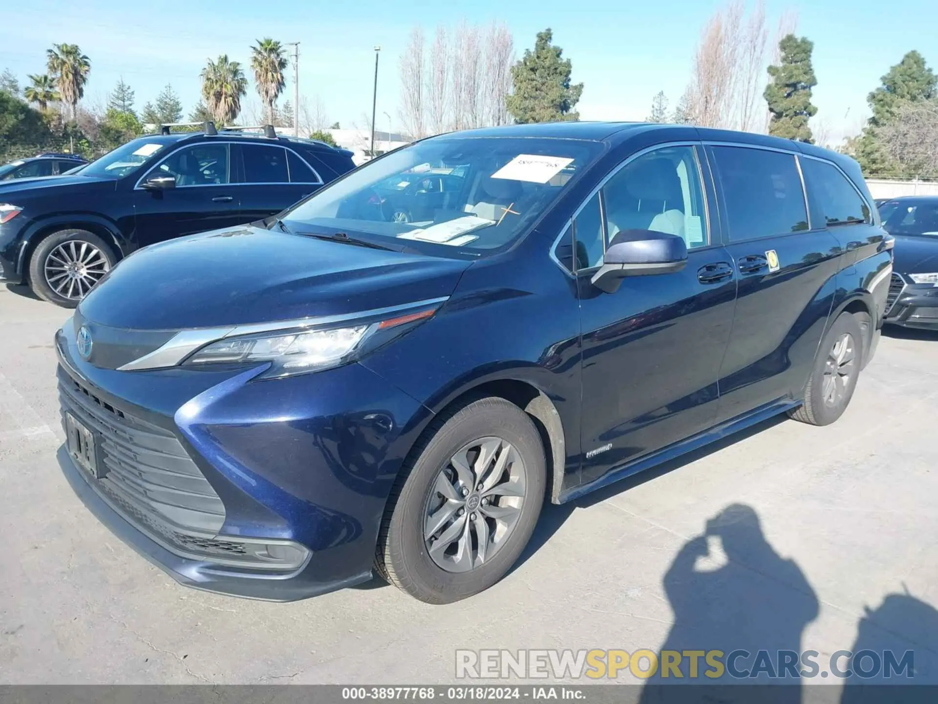 2 fotografías del automóvil dañado 5TDKRKEC7MS032654 TOYOTA SIENNA 2021