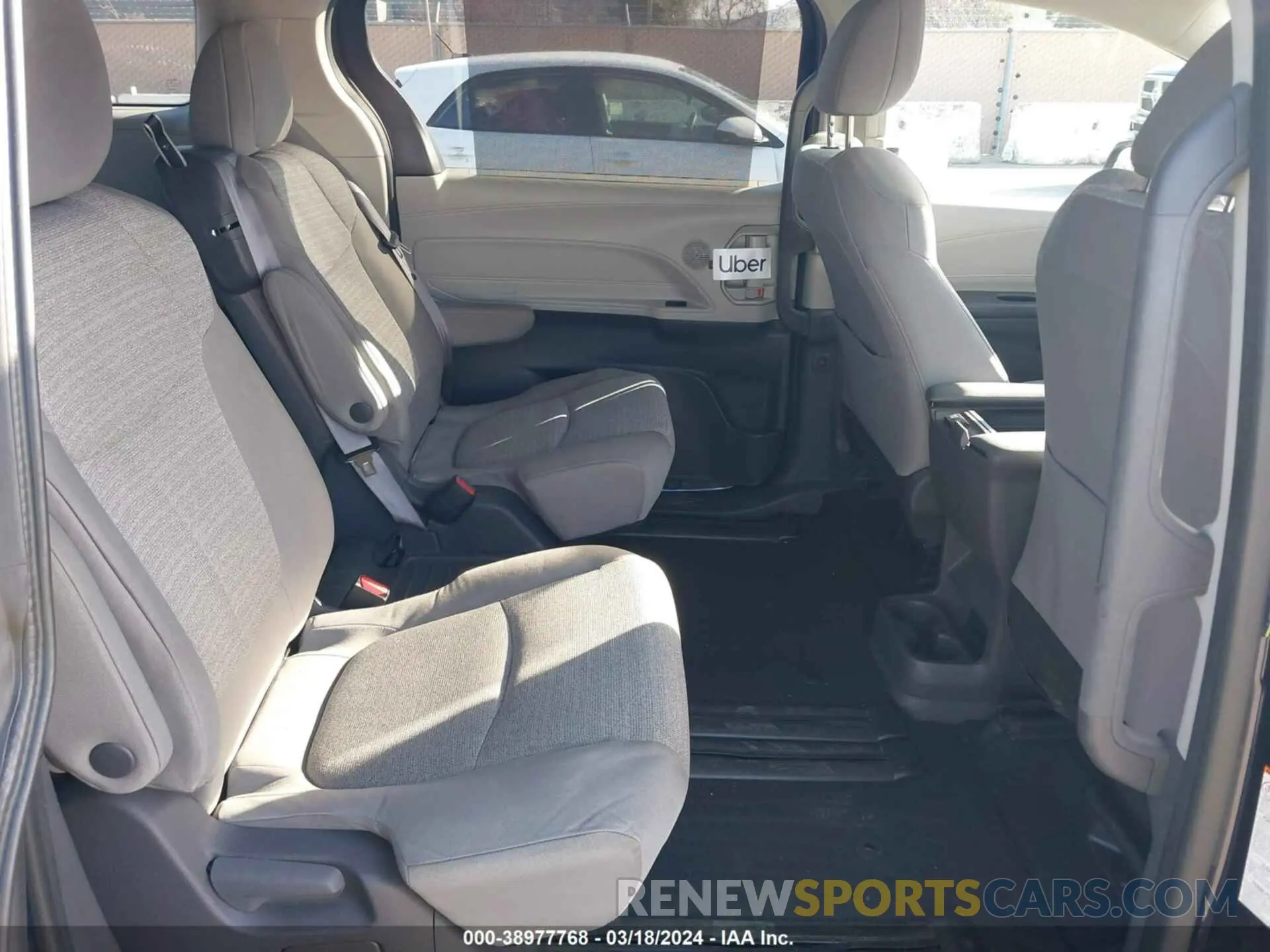 8 fotografías del automóvil dañado 5TDKRKEC7MS032654 TOYOTA SIENNA 2021