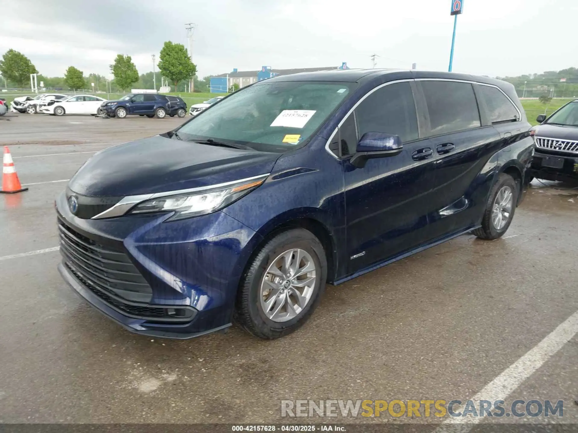 2 fotografías del automóvil dañado 5TDKRKEC8MS066277 TOYOTA SIENNA 2021