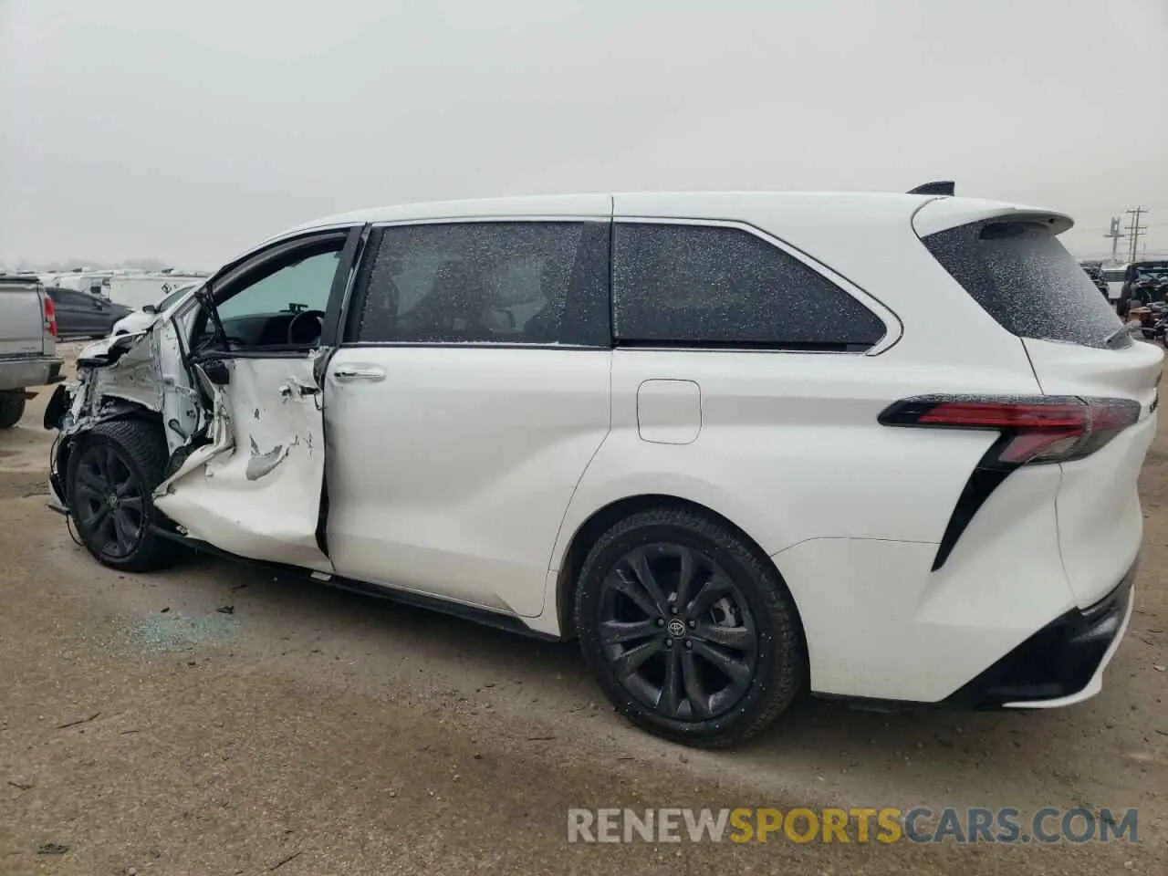 2 fotografías del automóvil dañado 5TDXRKEC3MS003612 TOYOTA SIENNA 2021