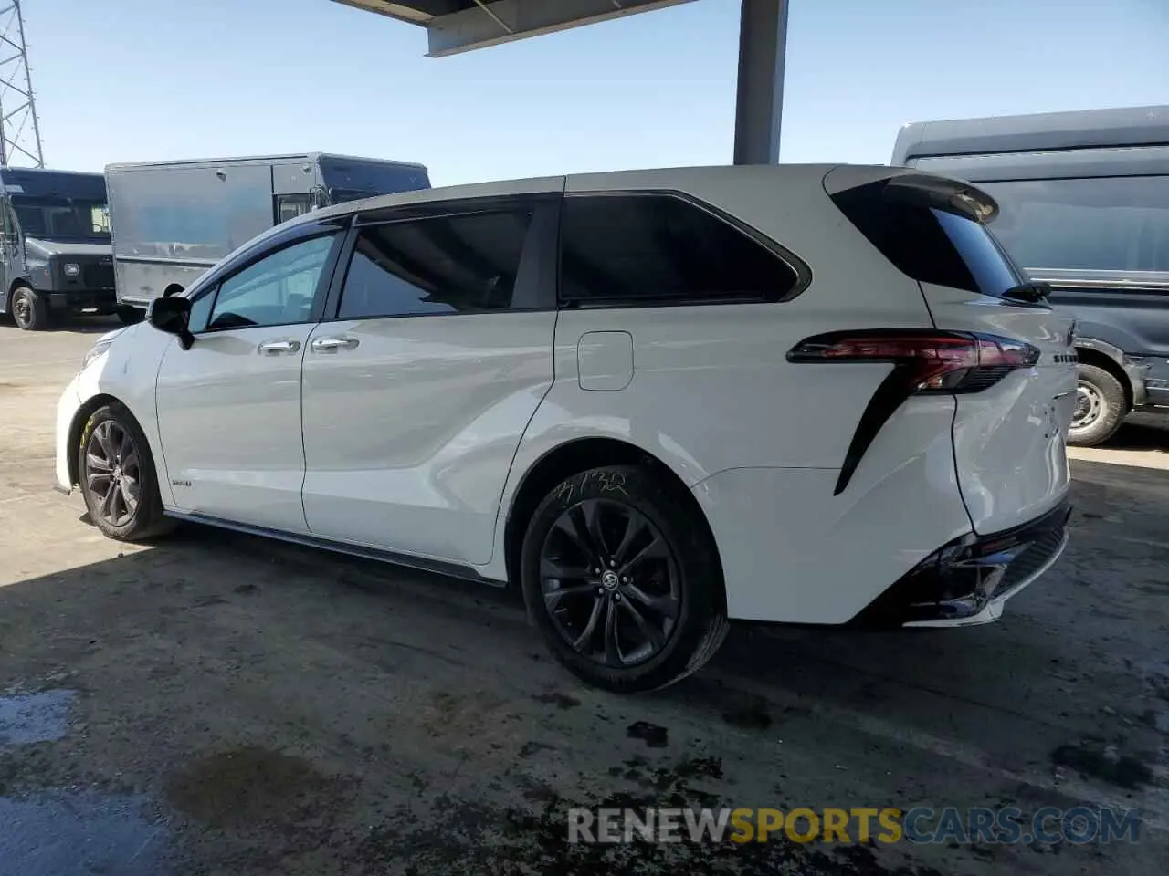 2 fotografías del automóvil dañado 5TDXRKEC3MS005215 TOYOTA SIENNA 2021