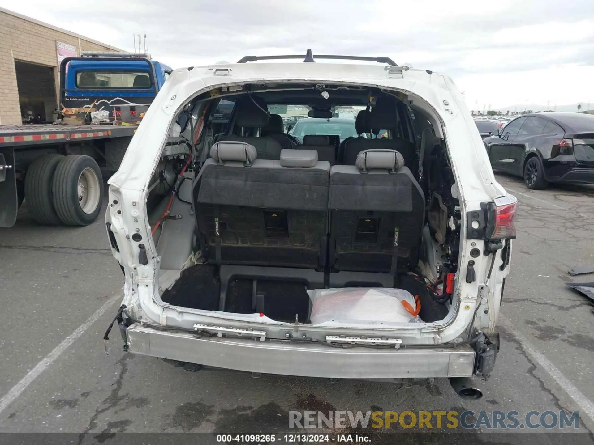 17 fotografías del automóvil dañado 5TDYRKEC9MS031127 TOYOTA SIENNA 2021