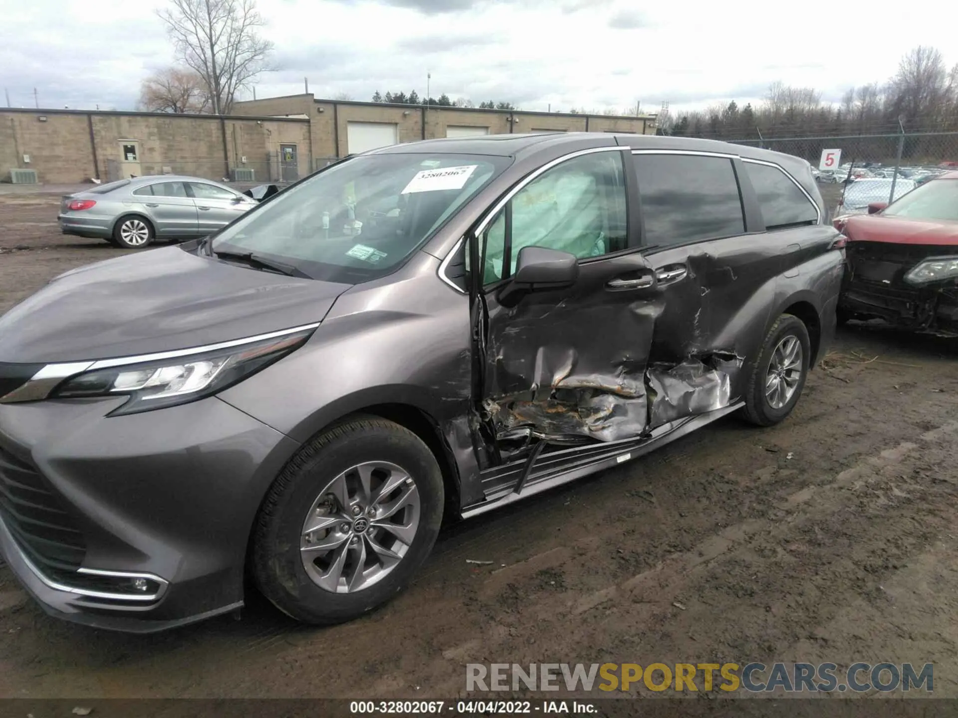 2 fotografías del automóvil dañado 5TDYRKECXMS005278 TOYOTA SIENNA 2021