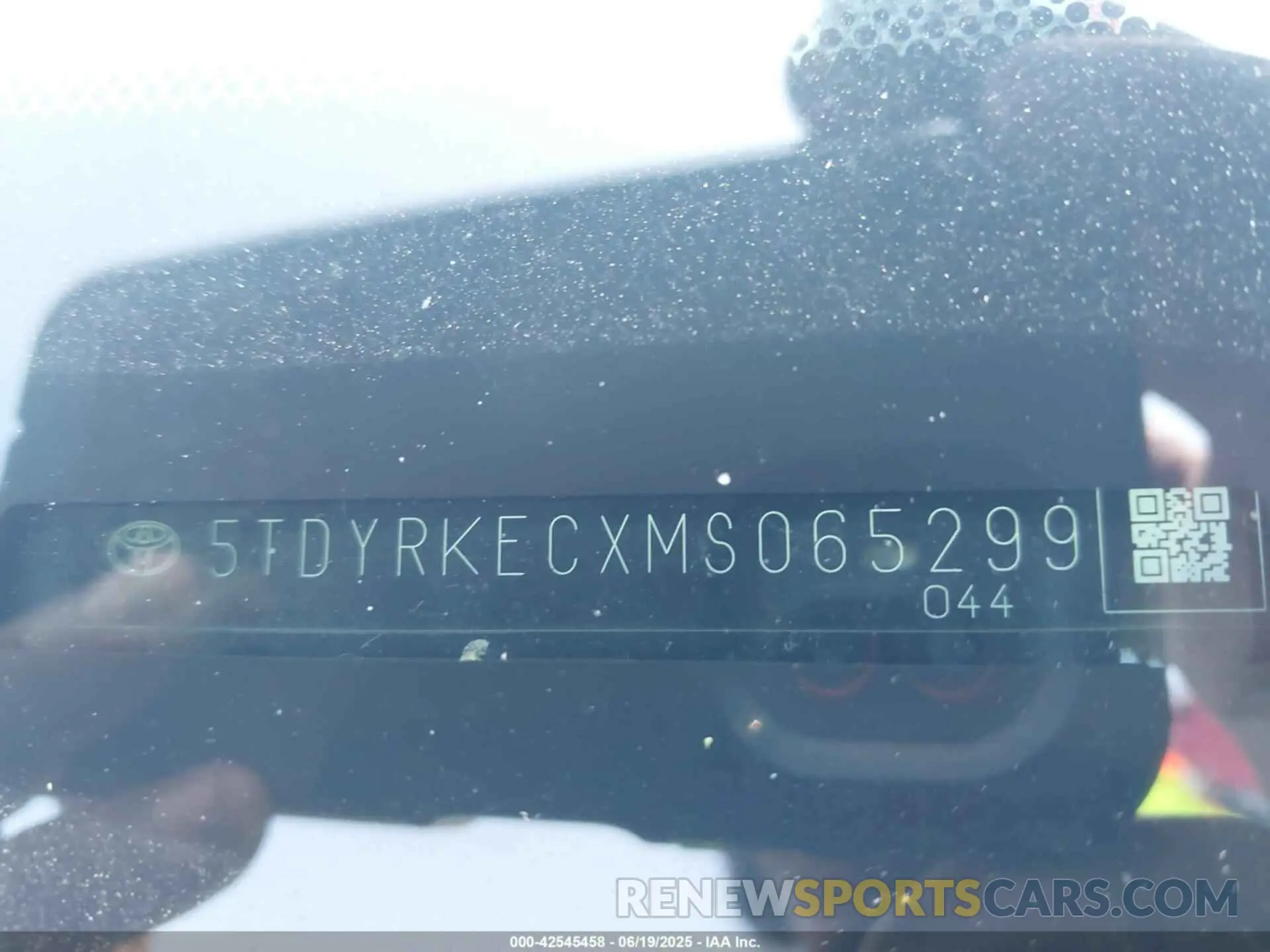 17 fotografías del automóvil dañado 5TDYRKECXMS065299 TOYOTA SIENNA 2021