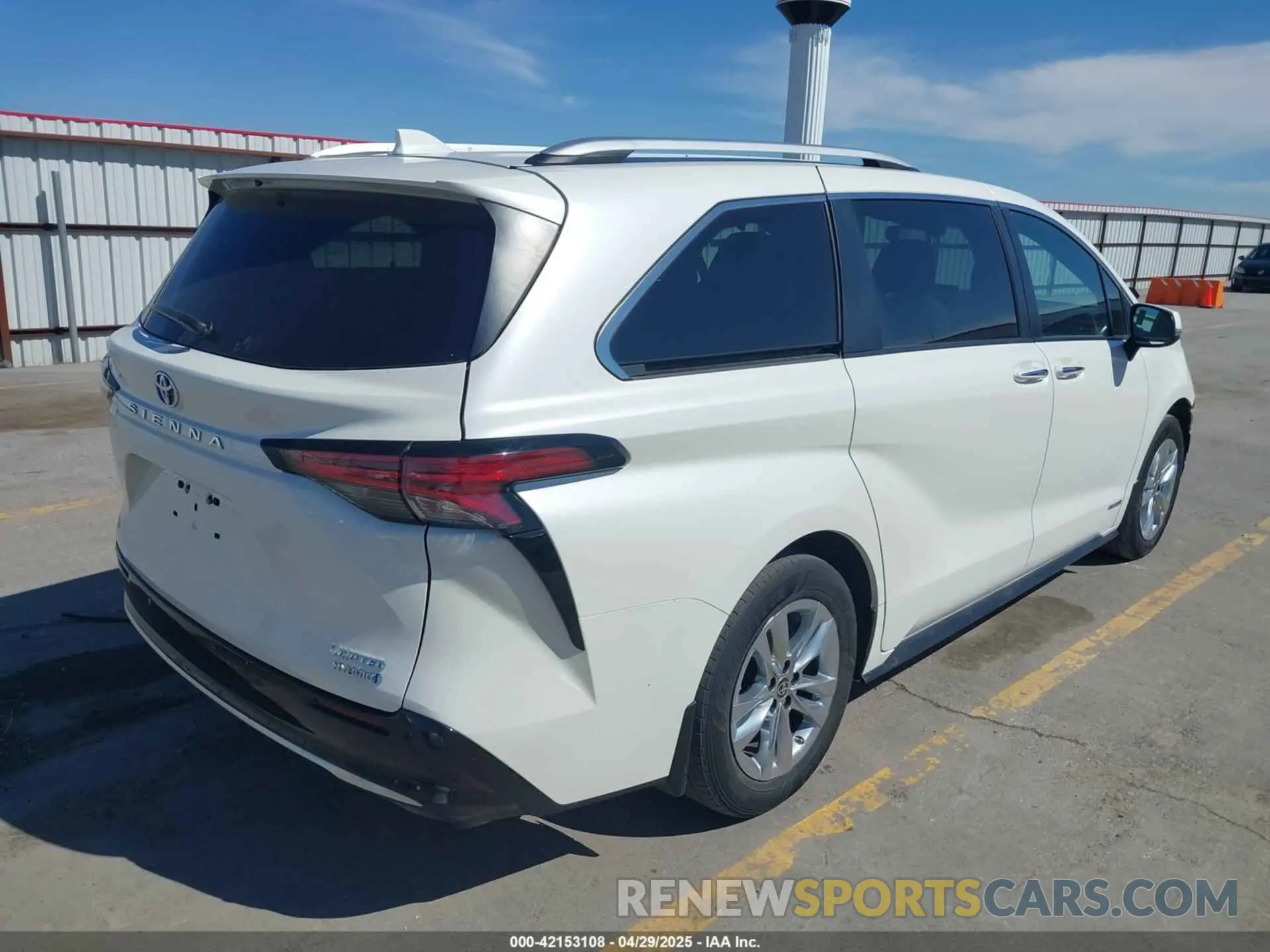 4 fotografías del automóvil dañado 5TDZRKEC7MS051459 TOYOTA SIENNA 2021