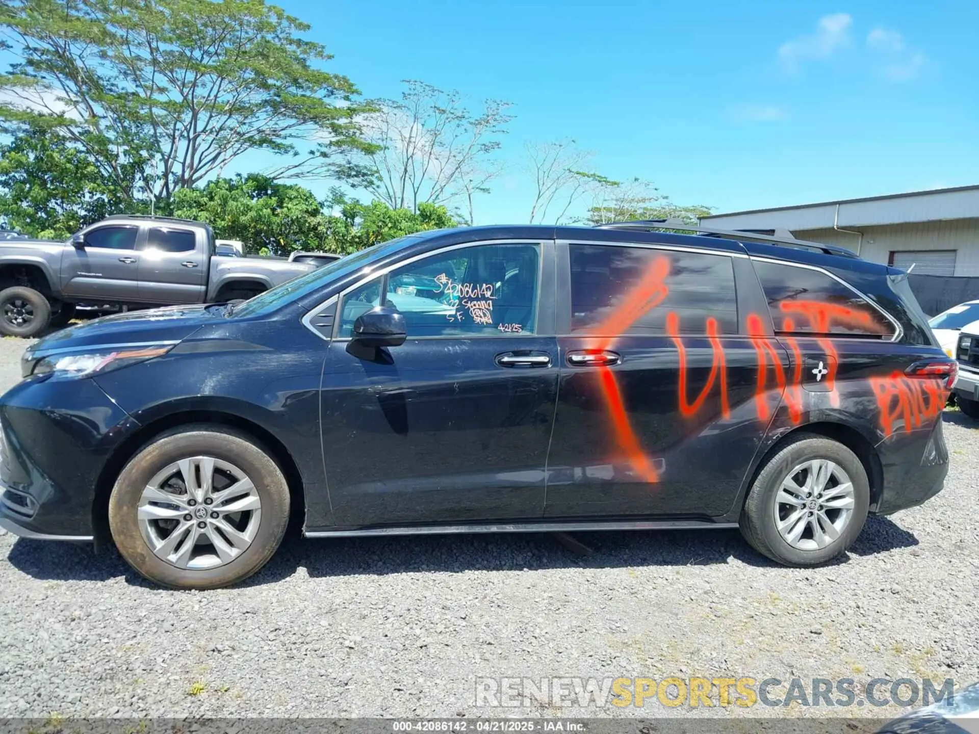 14 fotografías del automóvil dañado 5TDASKFC7NS045078 TOYOTA SIENNA 2022