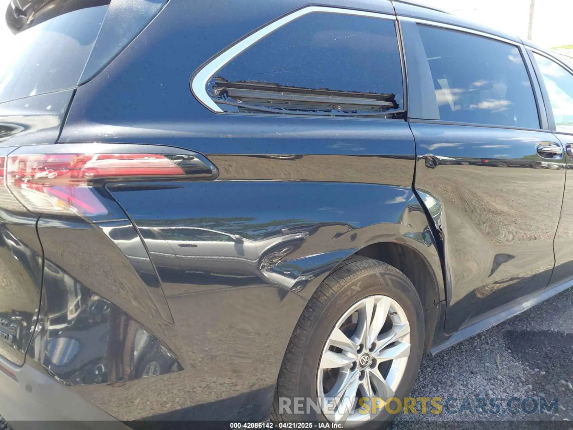 19 fotografías del automóvil dañado 5TDASKFC7NS045078 TOYOTA SIENNA 2022
