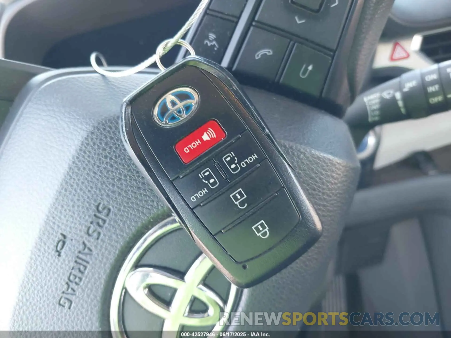 11 fotografías del automóvil dañado 5TDBRKEC1NS104739 TOYOTA SIENNA 2022