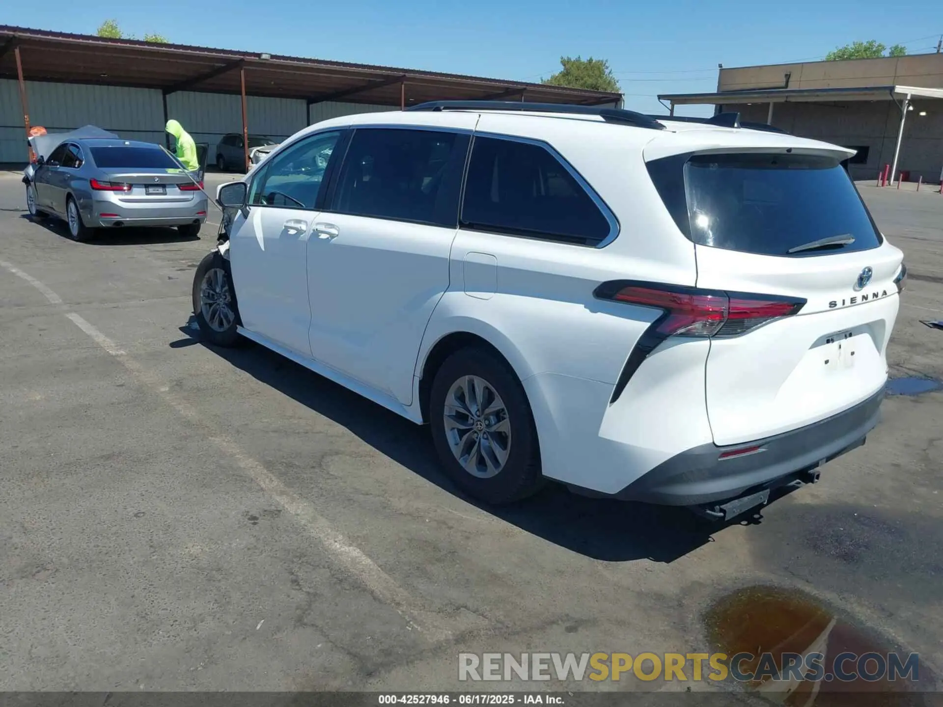 3 fotografías del automóvil dañado 5TDBRKEC1NS104739 TOYOTA SIENNA 2022