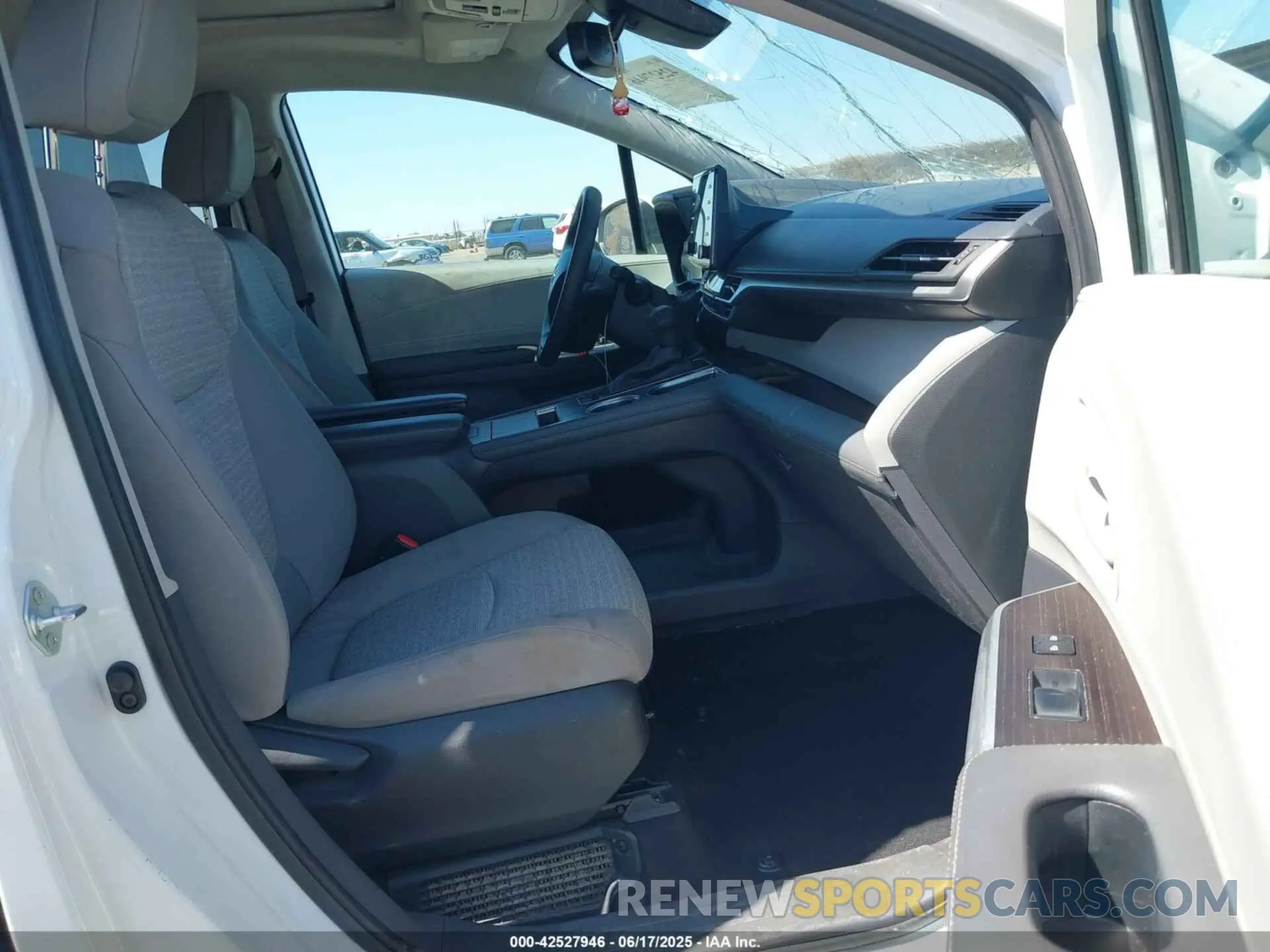 5 fotografías del automóvil dañado 5TDBRKEC1NS104739 TOYOTA SIENNA 2022