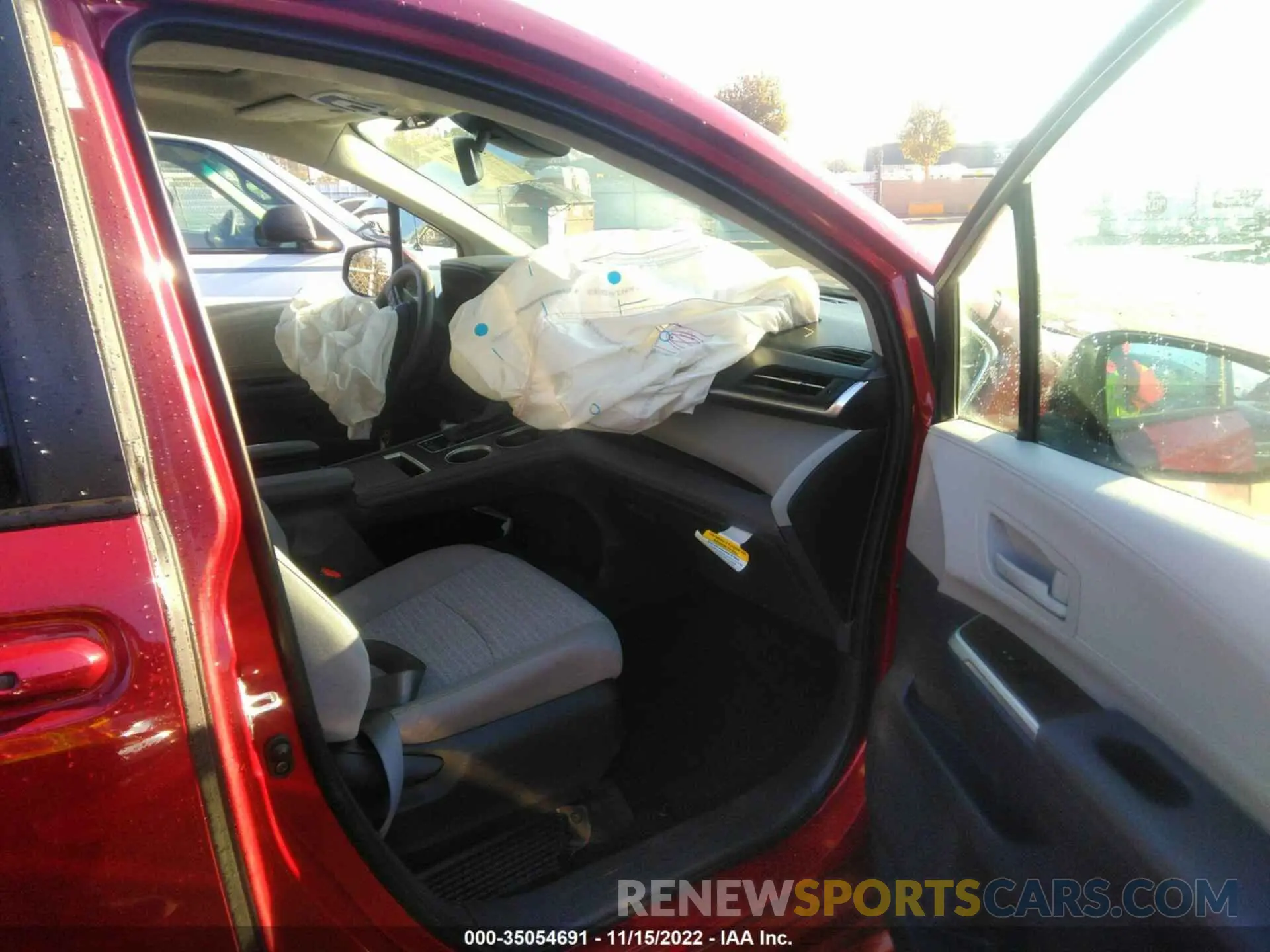 5 fotografías del automóvil dañado 5TDBRKEC8NS126978 TOYOTA SIENNA 2022