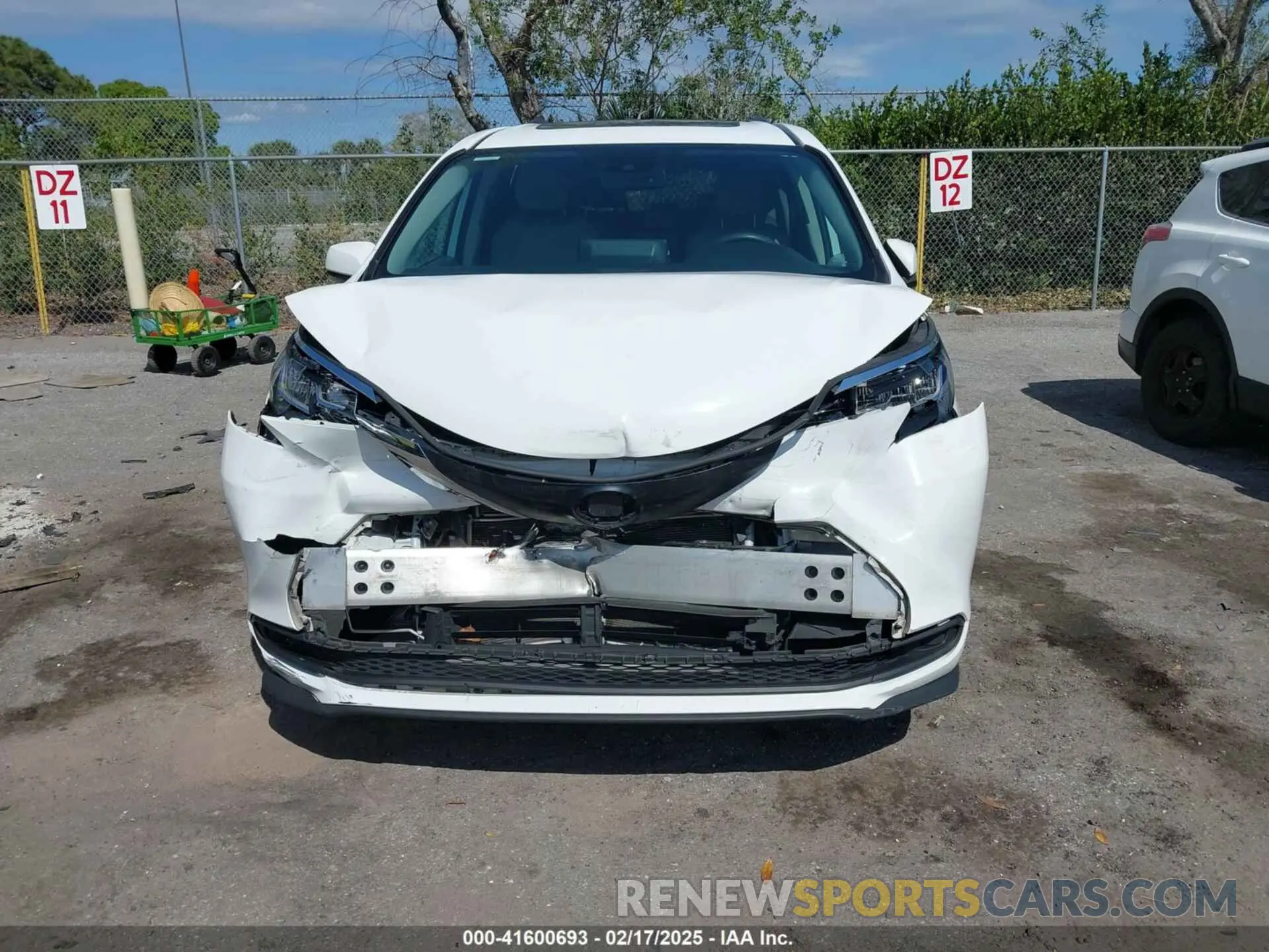 12 fotografías del automóvil dañado 5TDBRKECXNS099704 TOYOTA SIENNA 2022