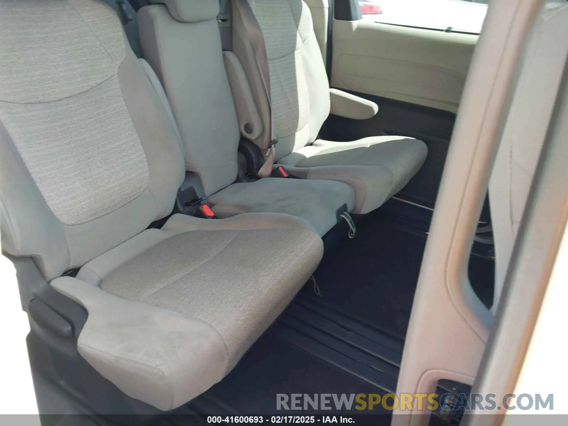 8 fotografías del automóvil dañado 5TDBRKECXNS099704 TOYOTA SIENNA 2022