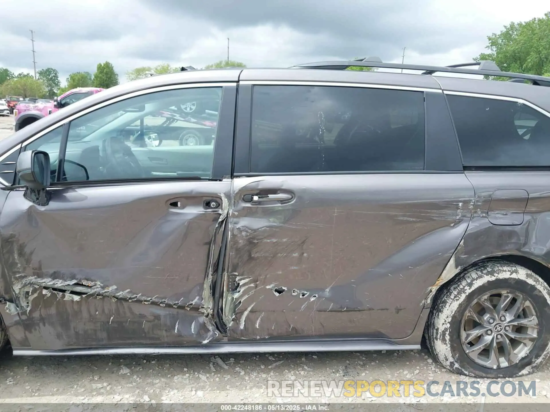 14 fotografías del automóvil dañado 5TDBSKFC8NS062850 TOYOTA SIENNA 2022
