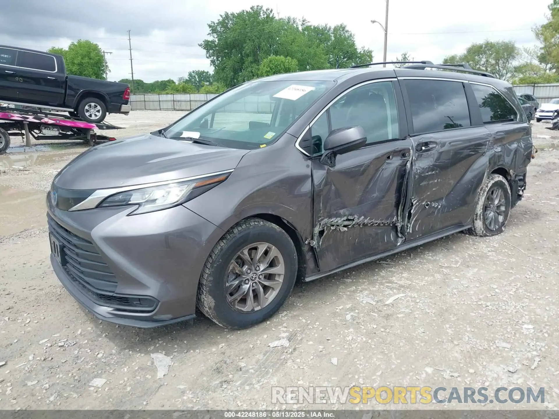 2 fotografías del automóvil dañado 5TDBSKFC8NS062850 TOYOTA SIENNA 2022