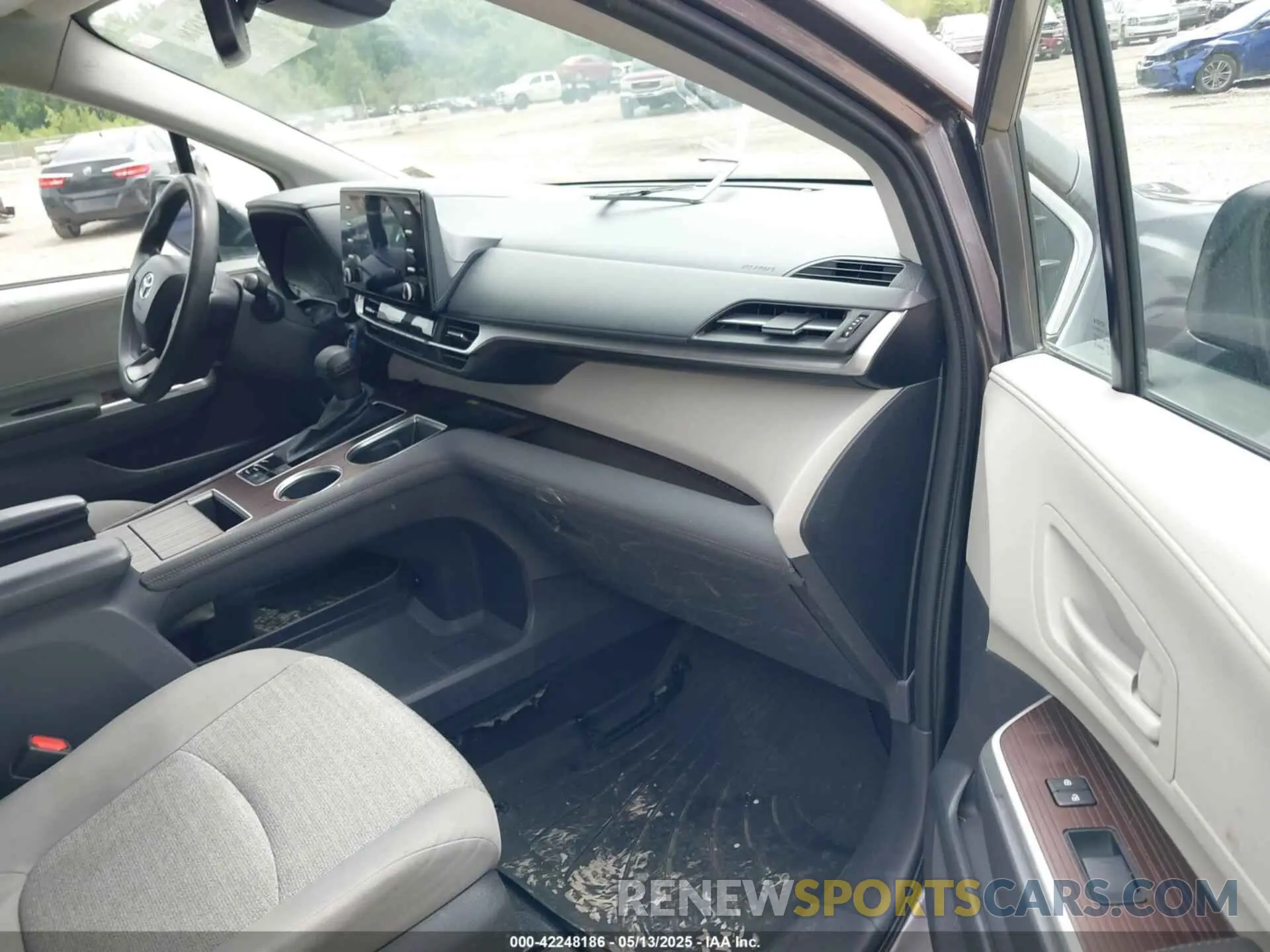 5 fotografías del automóvil dañado 5TDBSKFC8NS062850 TOYOTA SIENNA 2022