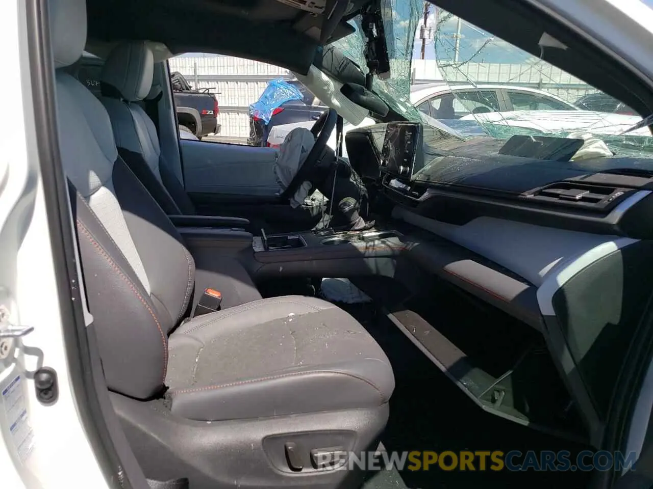 5 fotografías del automóvil dañado 5TDDSKFC3NS056253 TOYOTA SIENNA 2022