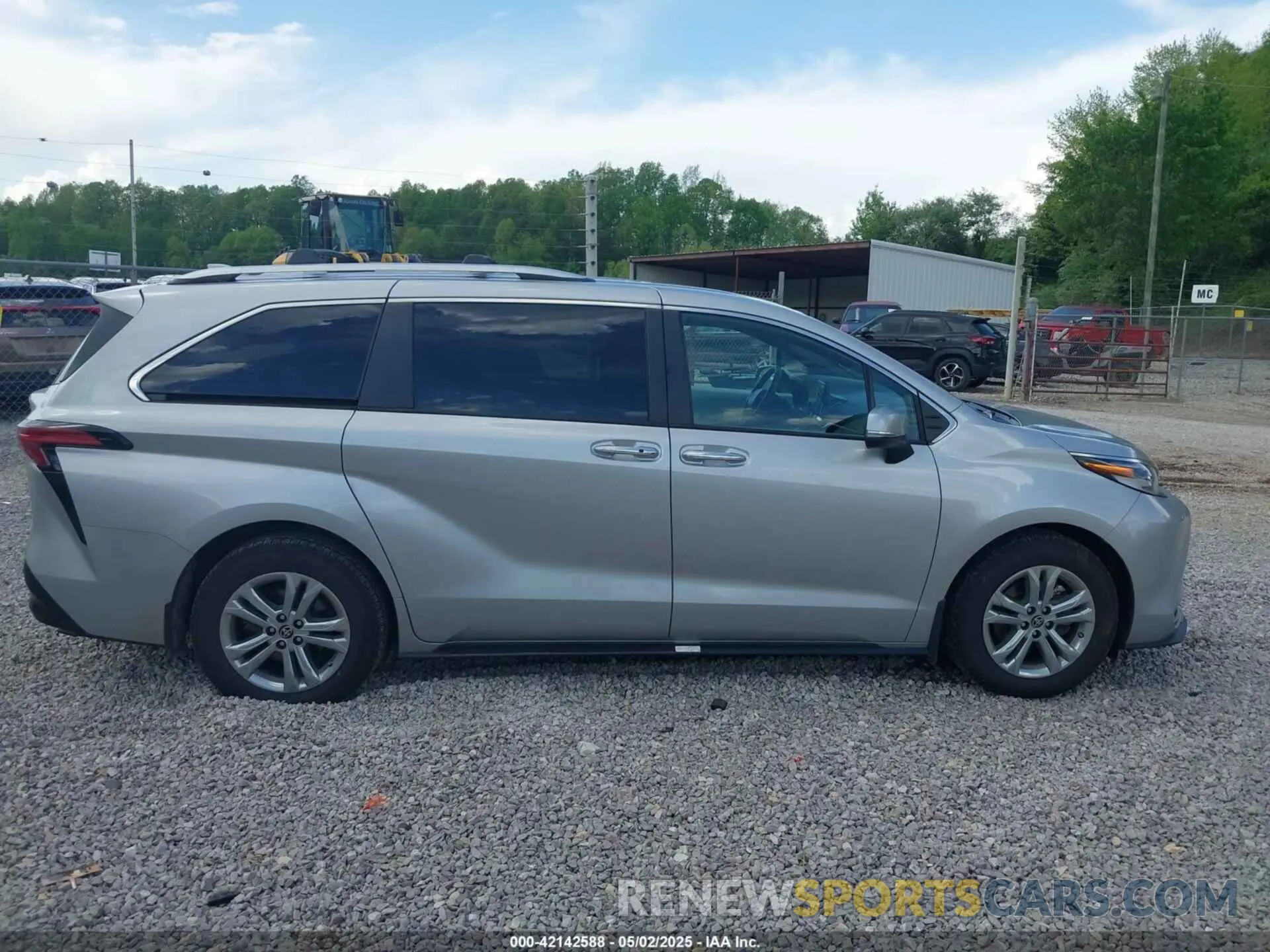 13 fotografías del automóvil dañado 5TDESKFC2NS051825 TOYOTA SIENNA 2022