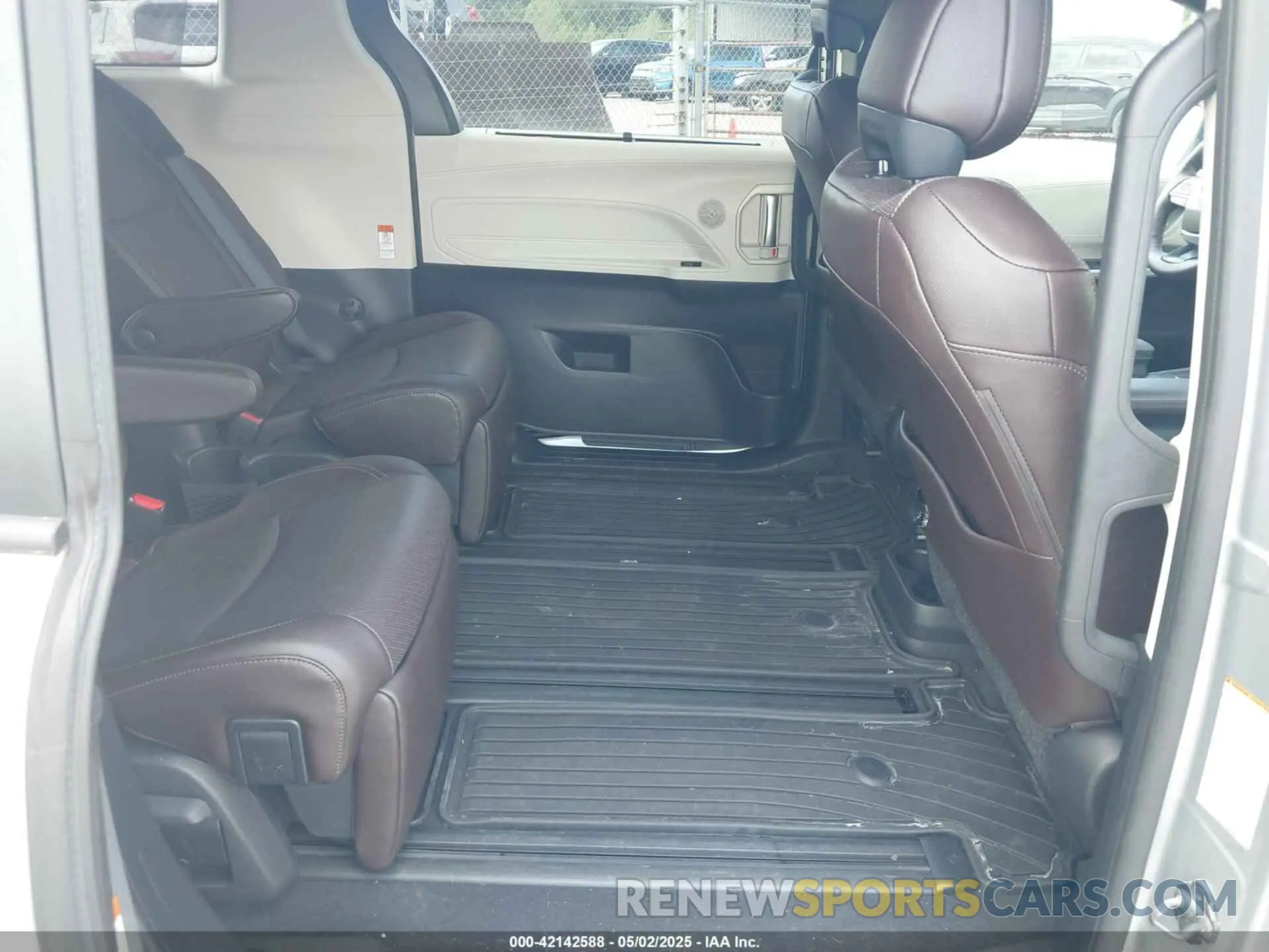 8 fotografías del automóvil dañado 5TDESKFC2NS051825 TOYOTA SIENNA 2022