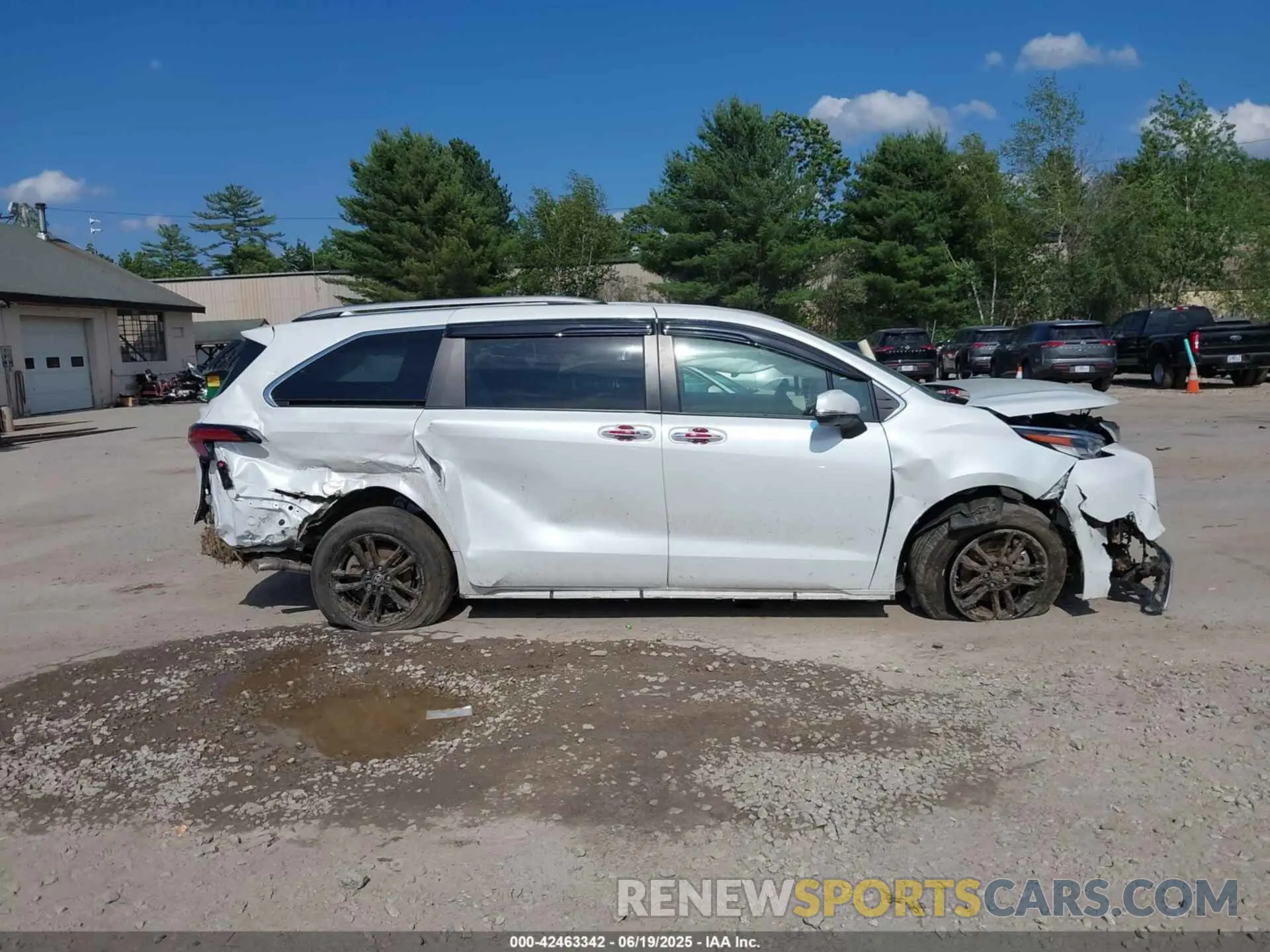 13 fotografías del automóvil dañado 5TDESKFC2NS059908 TOYOTA SIENNA 2022
