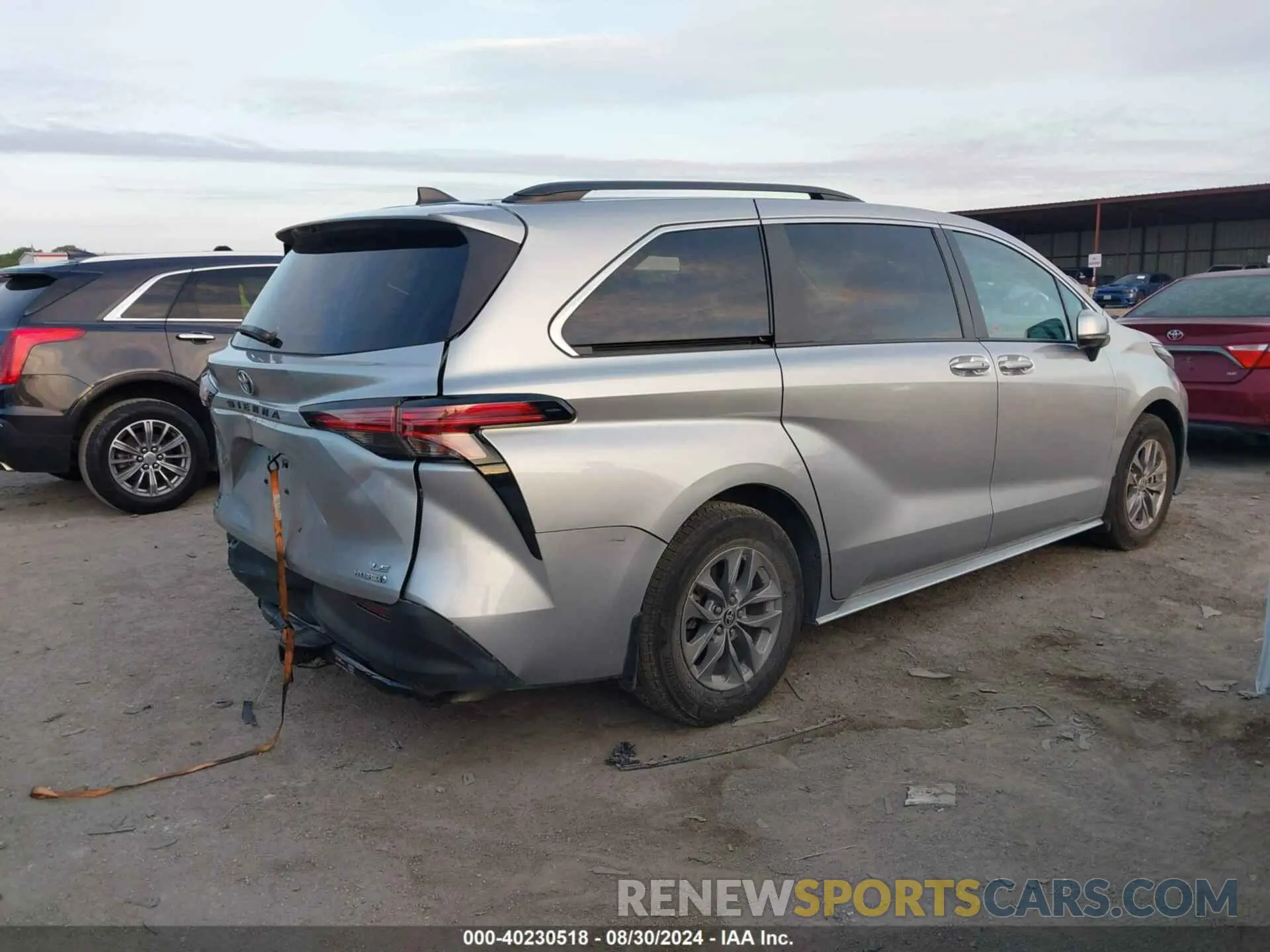 4 fotografías del automóvil dañado 5TDGSKFC0NS059754 TOYOTA SIENNA 2022