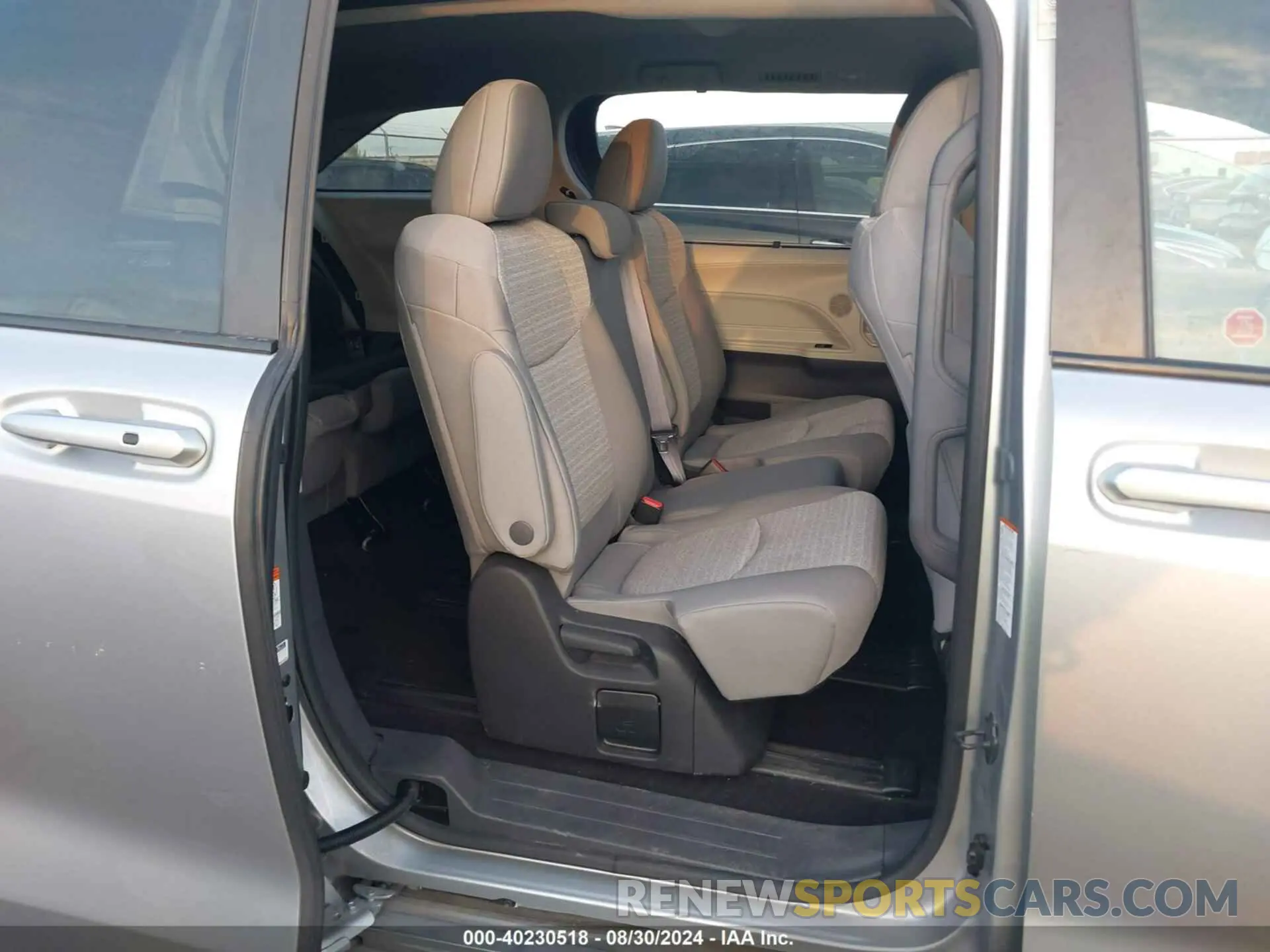 8 fotografías del automóvil dañado 5TDGSKFC0NS059754 TOYOTA SIENNA 2022