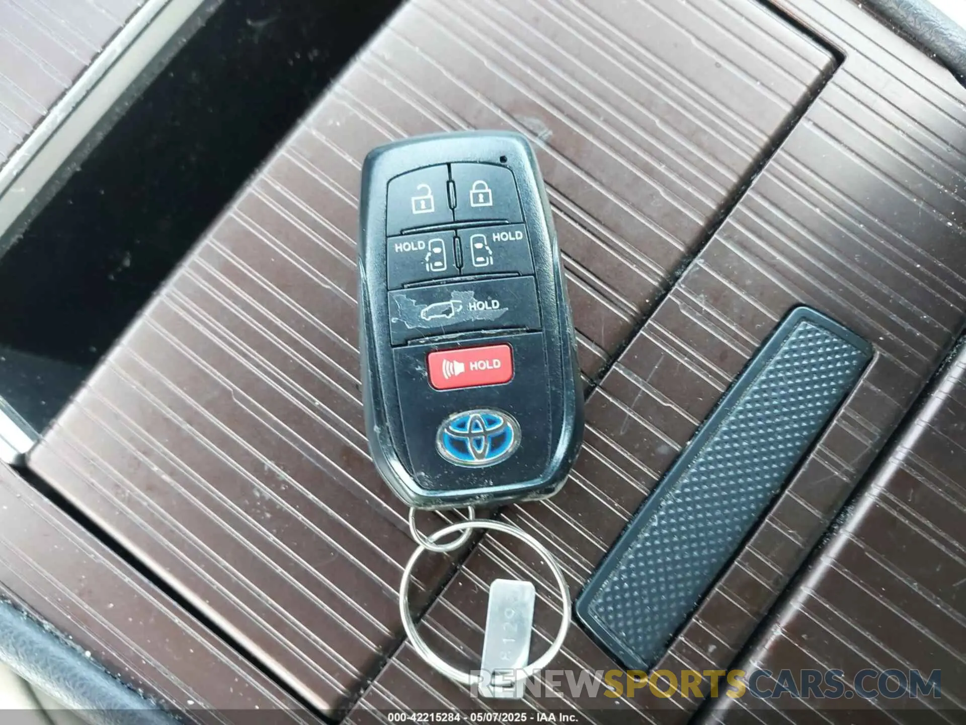 11 fotografías del automóvil dañado 5TDJRKEC3NS116029 TOYOTA SIENNA 2022