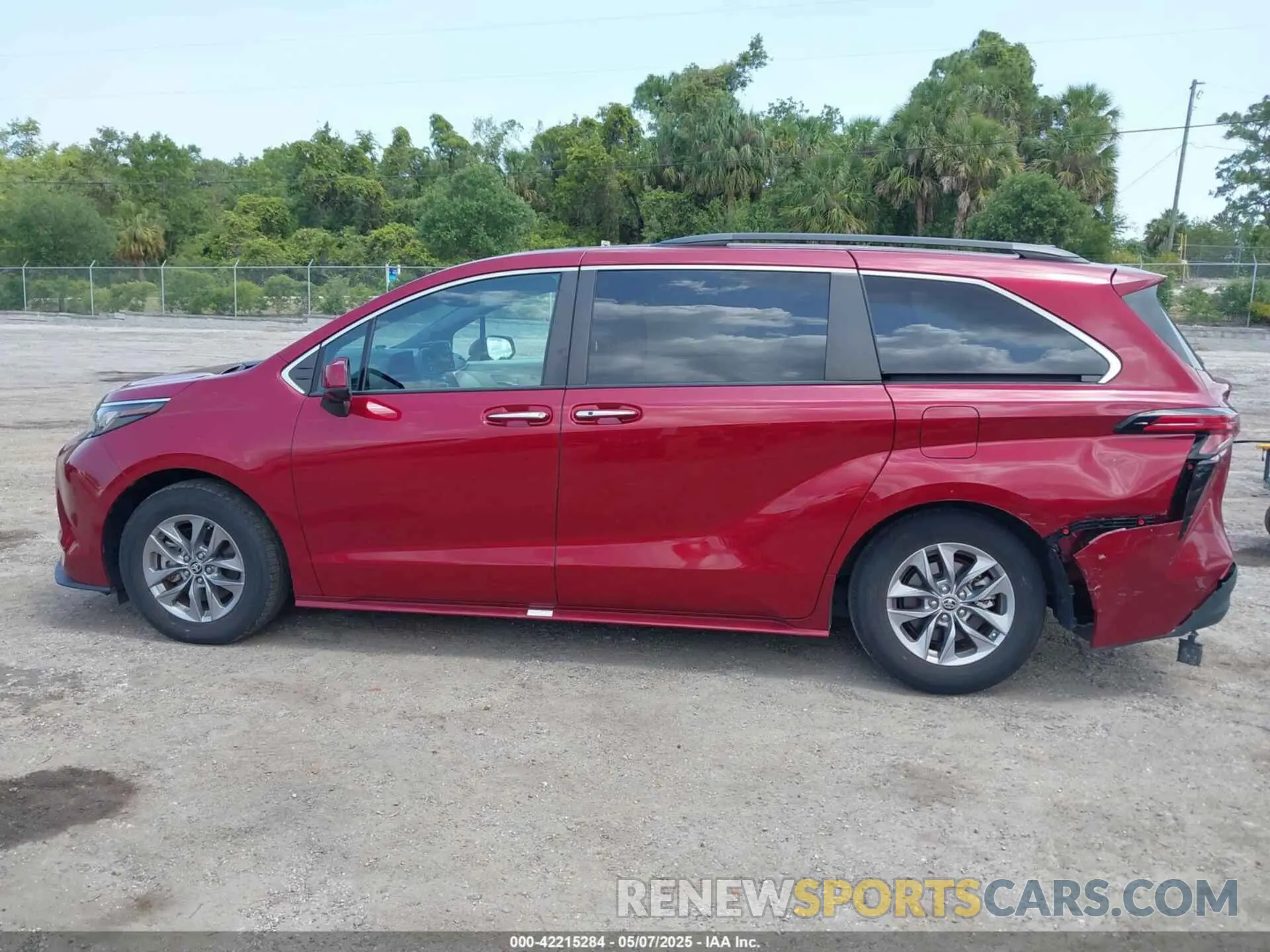 14 fotografías del automóvil dañado 5TDJRKEC3NS116029 TOYOTA SIENNA 2022